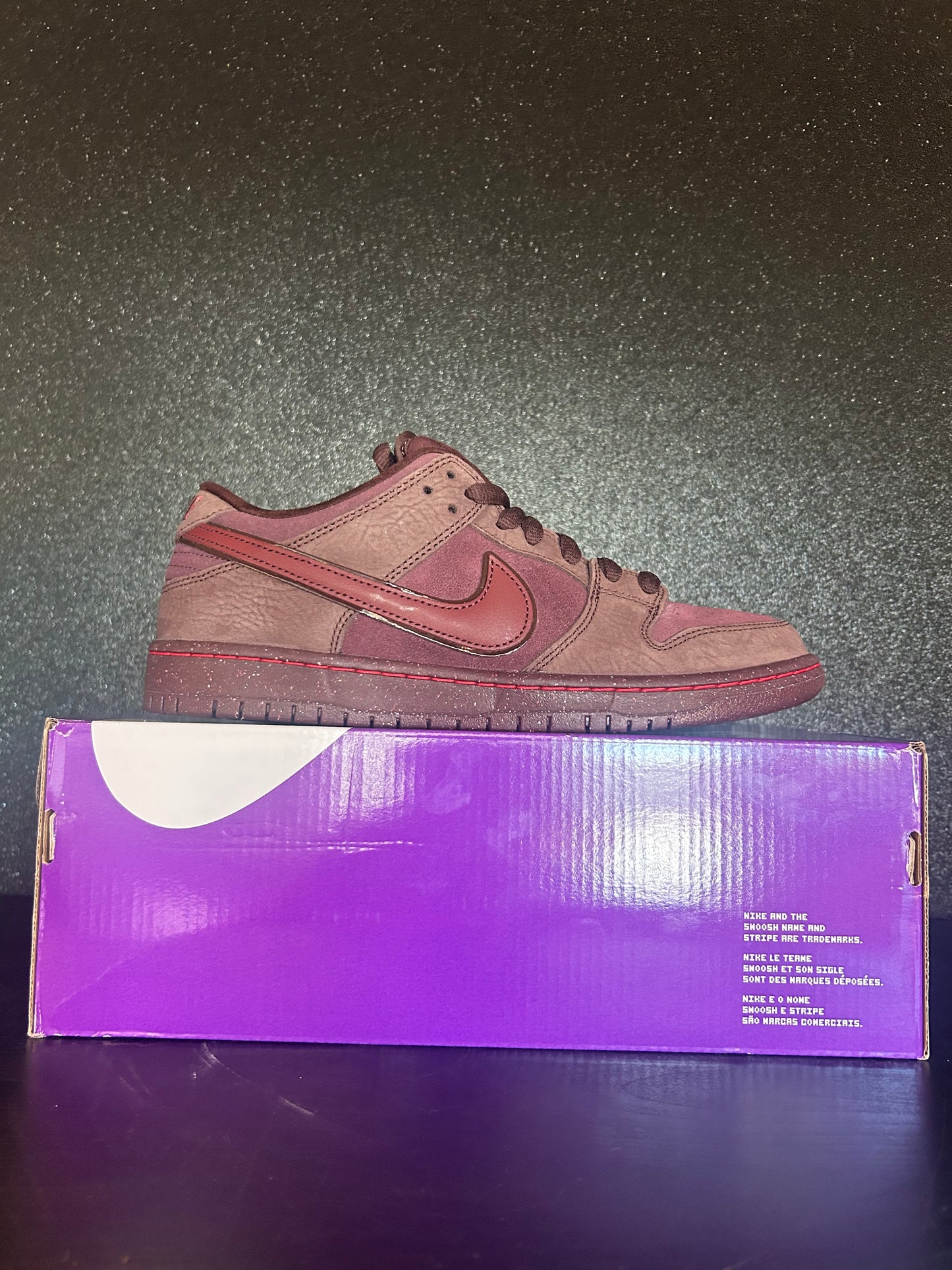 Nike SB  Dunk Low City Of Love Burgundy Crush Size 10 Preowned