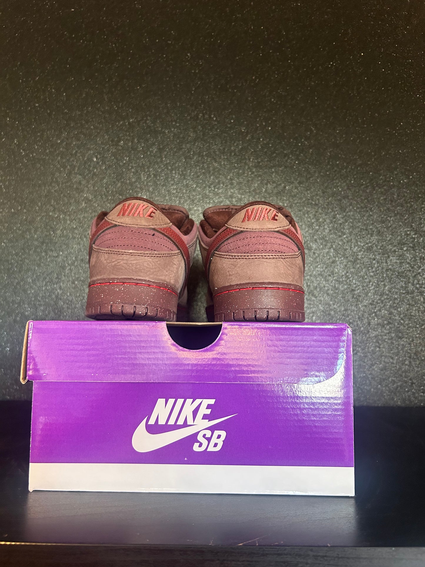 Nike SB  Dunk Low City Of Love Burgundy Crush Size 10 Preowned