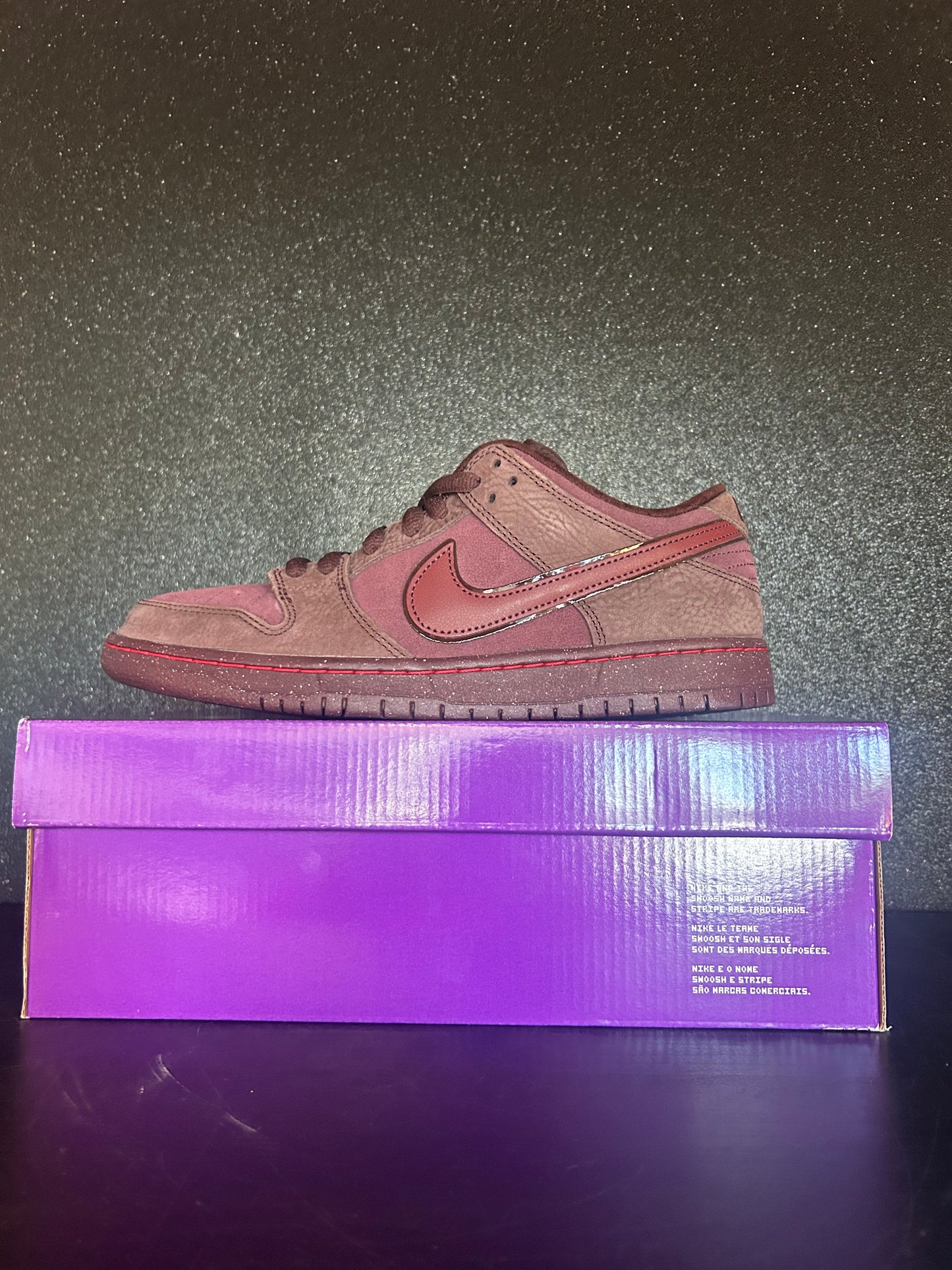 Nike SB  Dunk Low City Of Love Burgundy Crush Size 10 Preowned