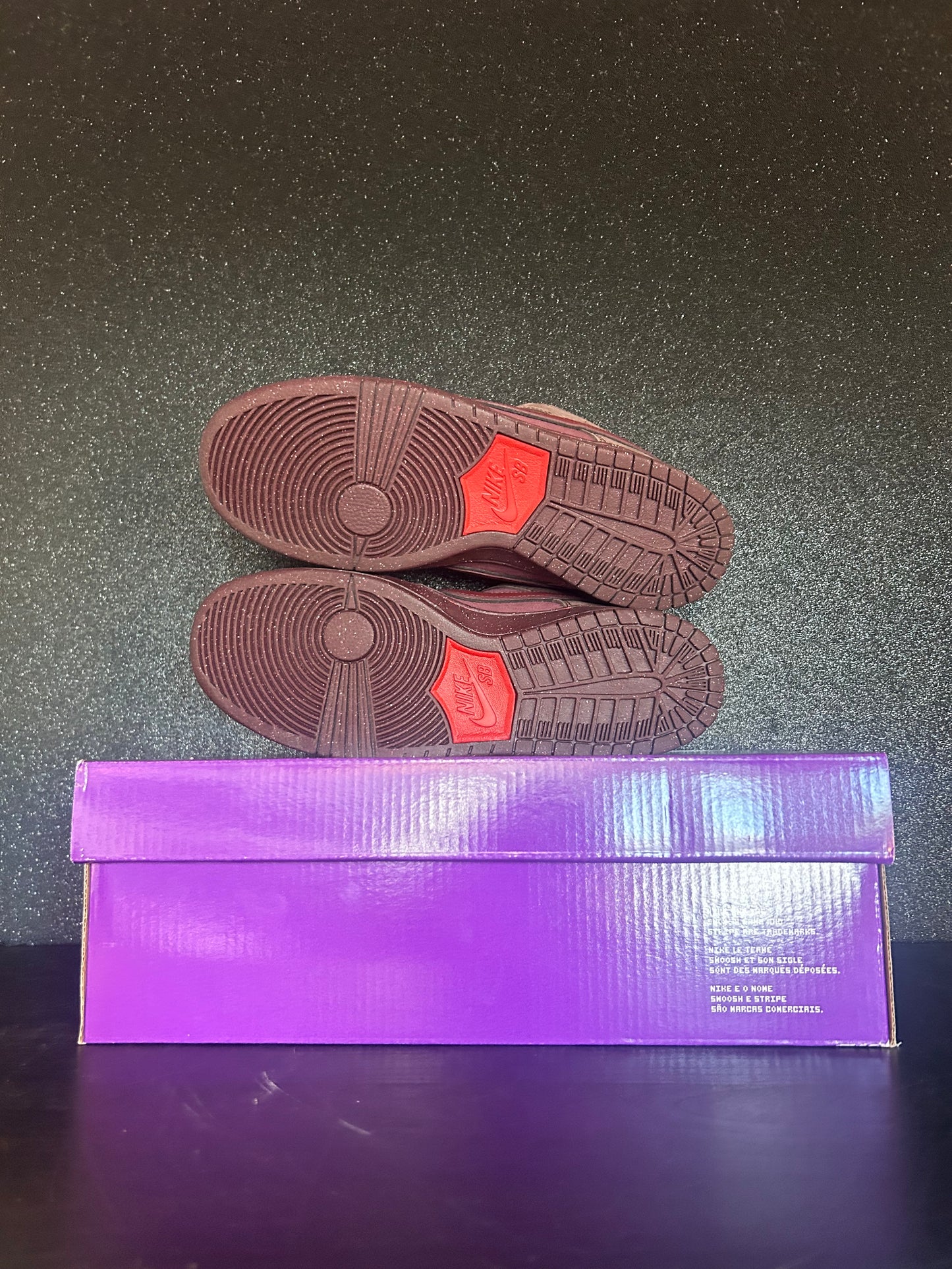 Nike SB  Dunk Low City Of Love Burgundy Crush Size 10 Preowned