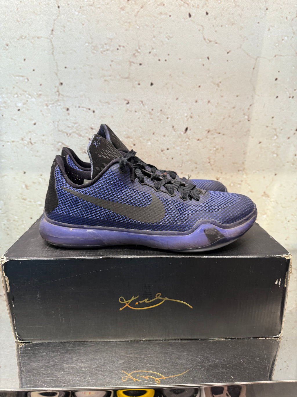 Nike Kobe X “Blackout” Size 7Y Preowned