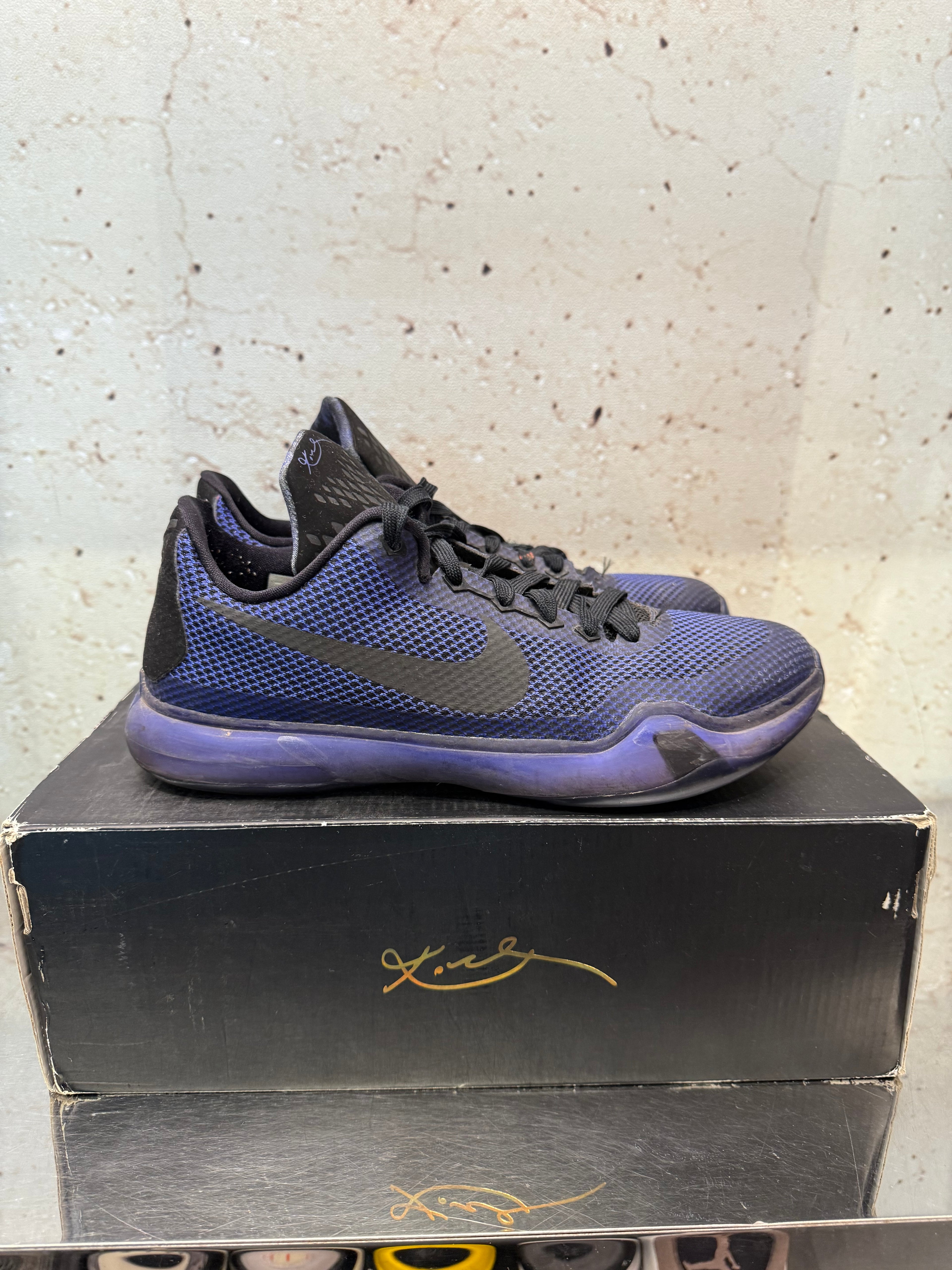Nike Kobe X “Blackout” Size 7Y Preowned