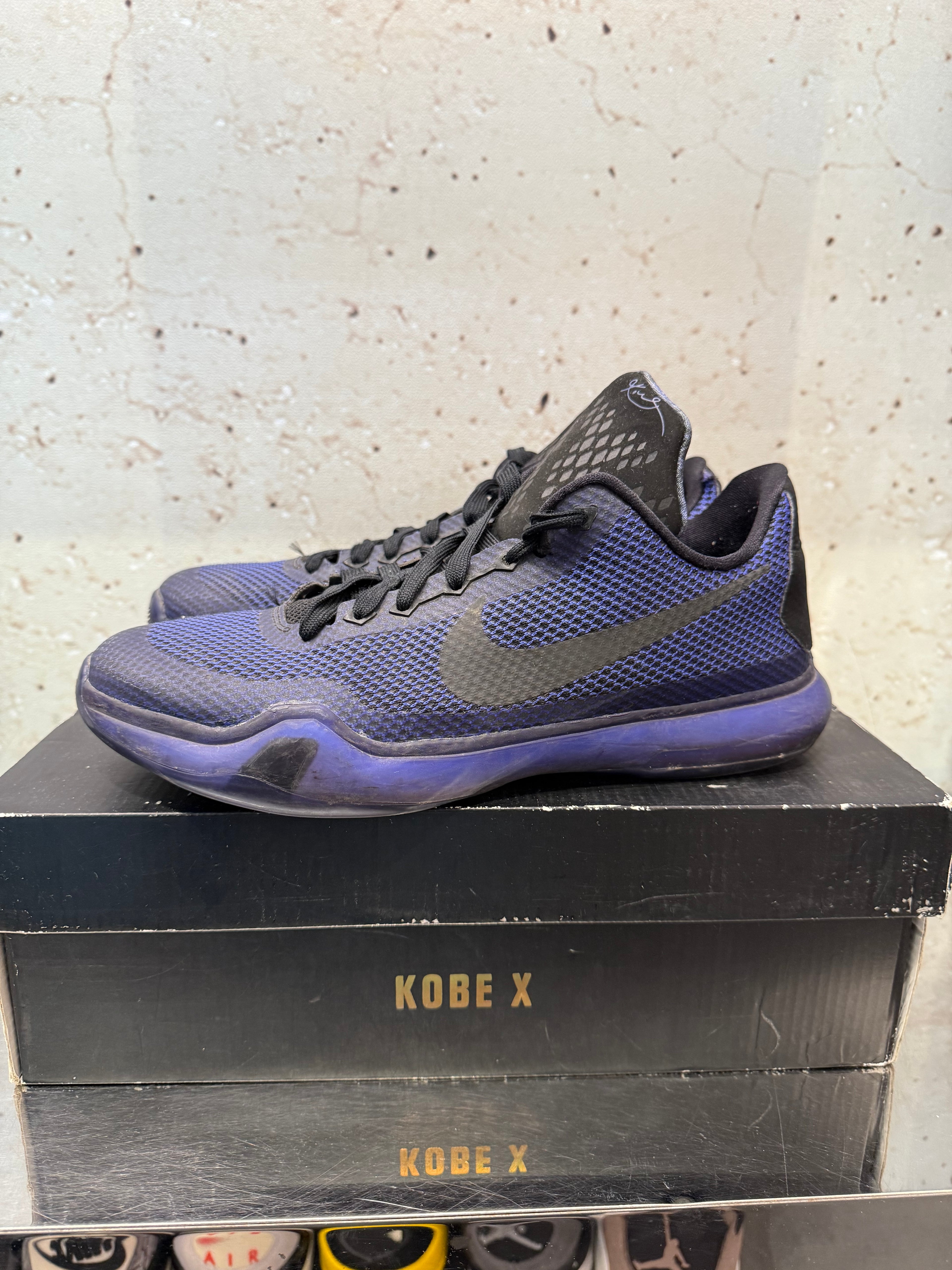 Nike Kobe X “Blackout” Size 7Y Preowned