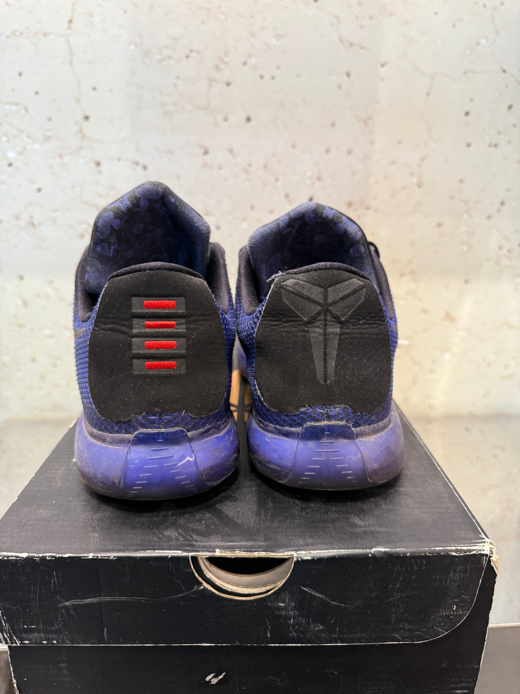Nike Kobe X “Blackout” Size 7Y Preowned