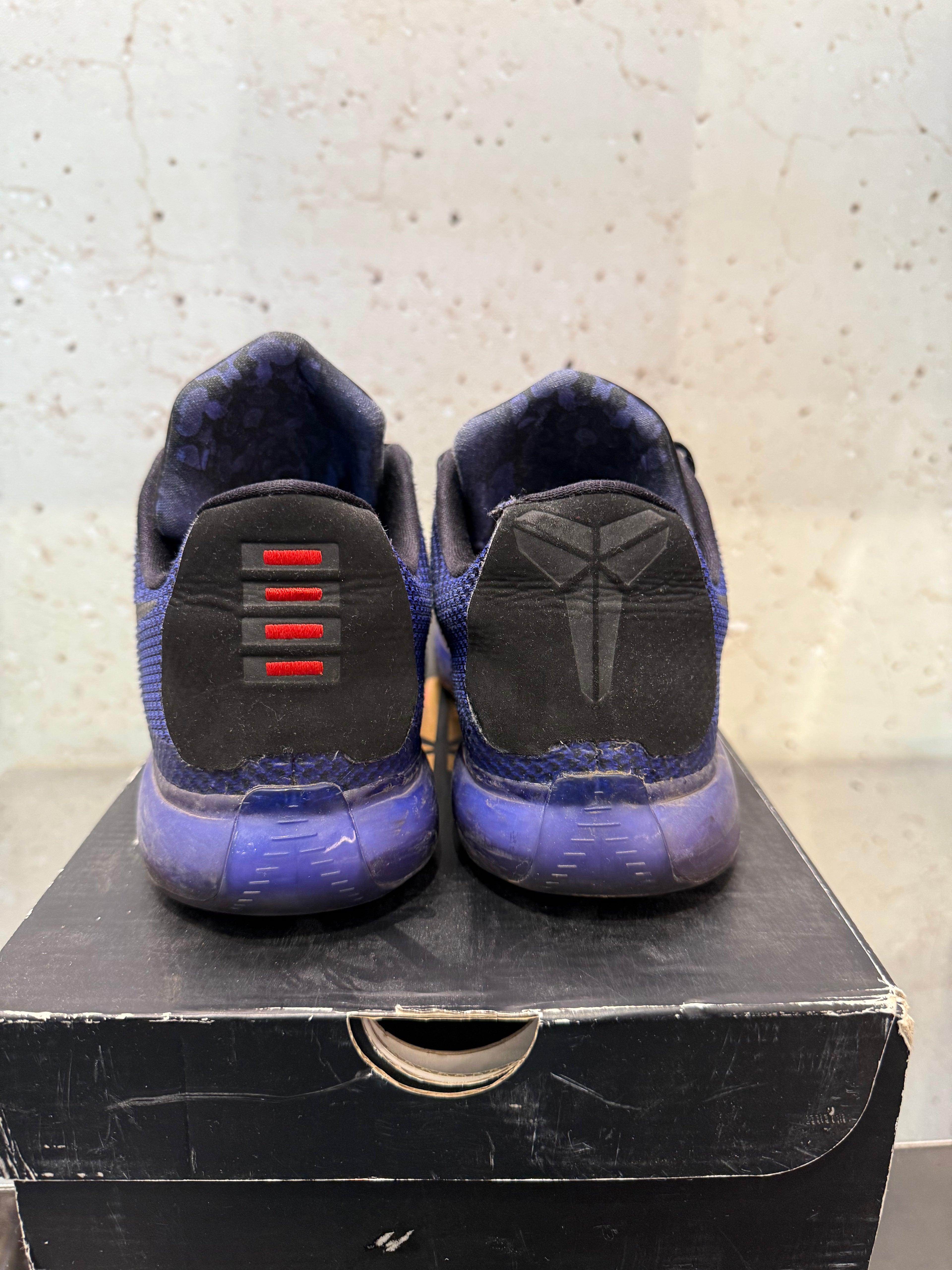 Nike Kobe X “Blackout” Size 7Y Preowned
