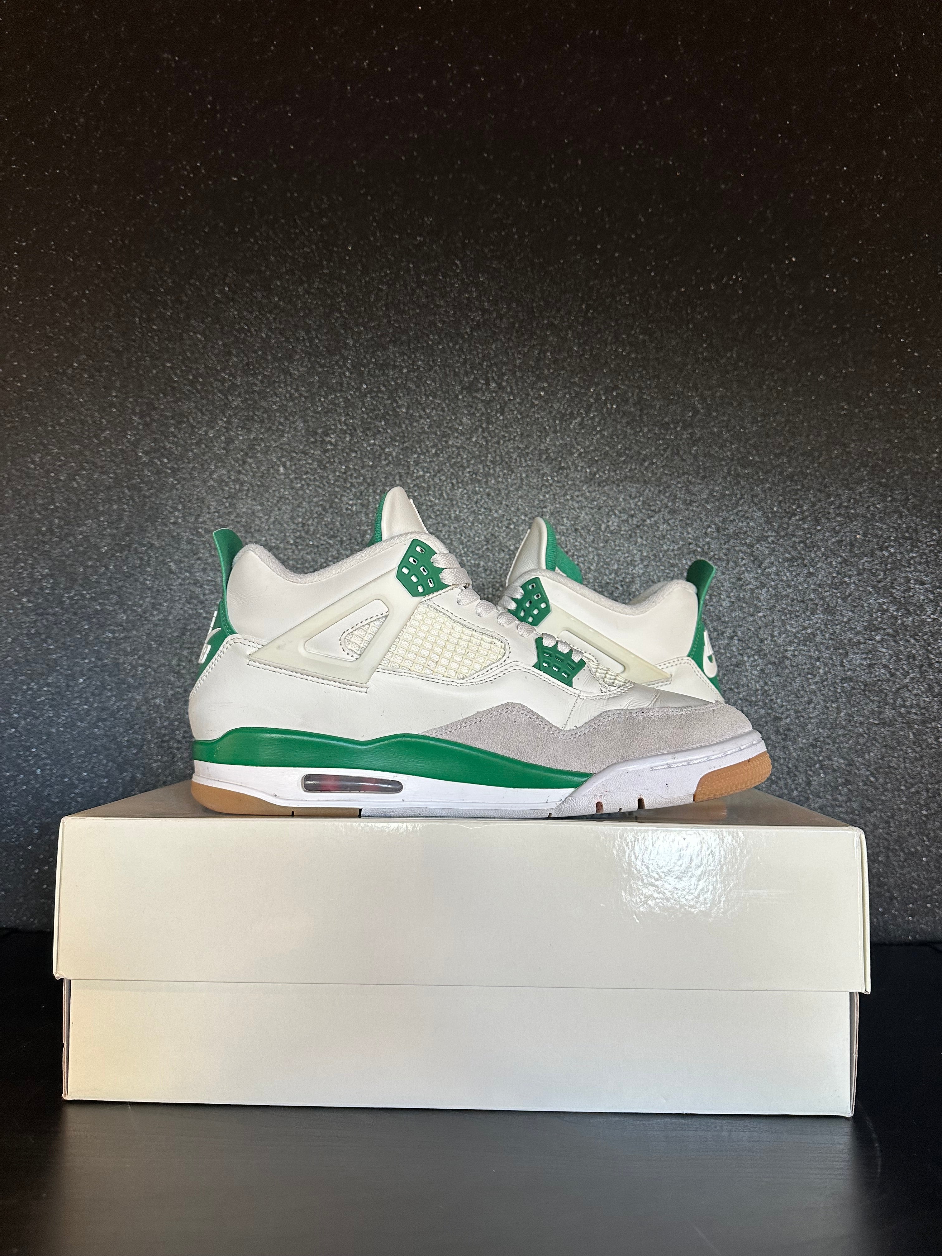 Jordan 4 SB "Pine Green" Size 10.5 Preowned