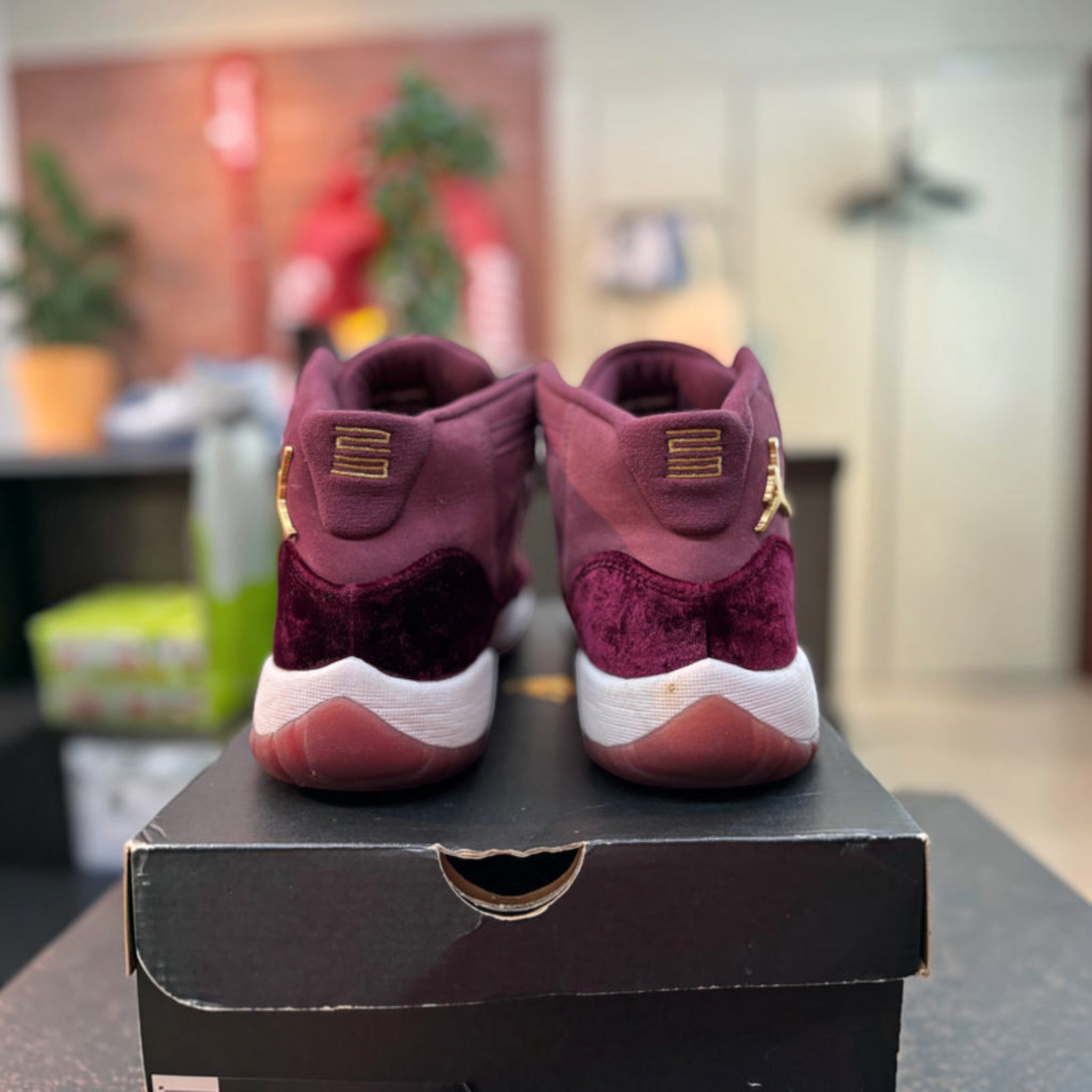 Jordan 11 "Heiress Night Maroon" Preowned Size 7Y