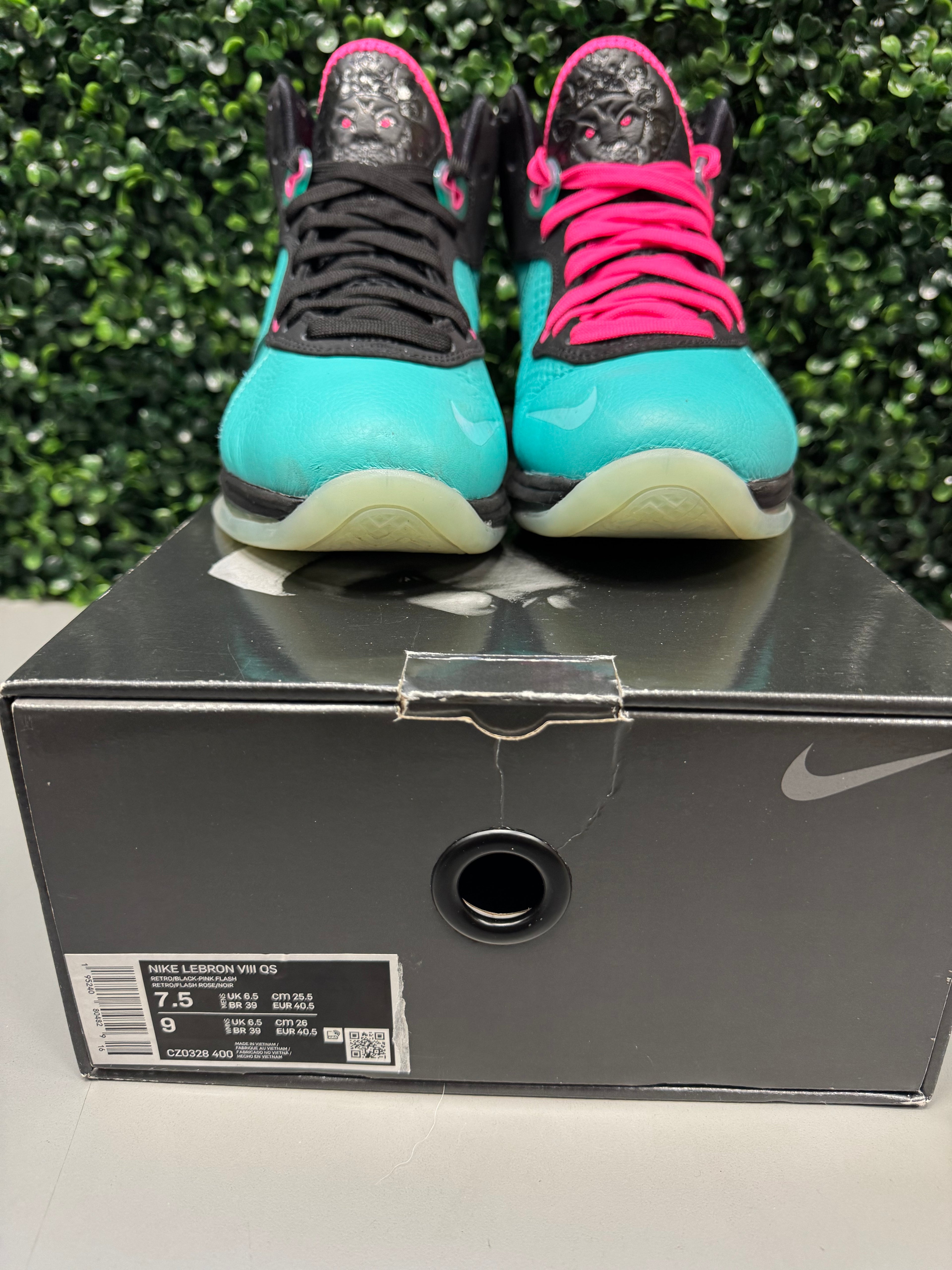 Nike LeBron 8 South Beach Size 7.5 Preowned