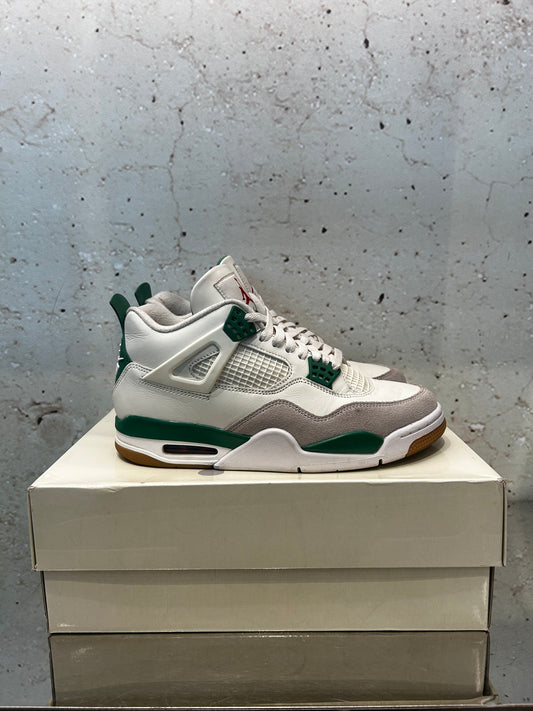 Jordan 4 SB "Pine Green" Size 8.5 Preowned