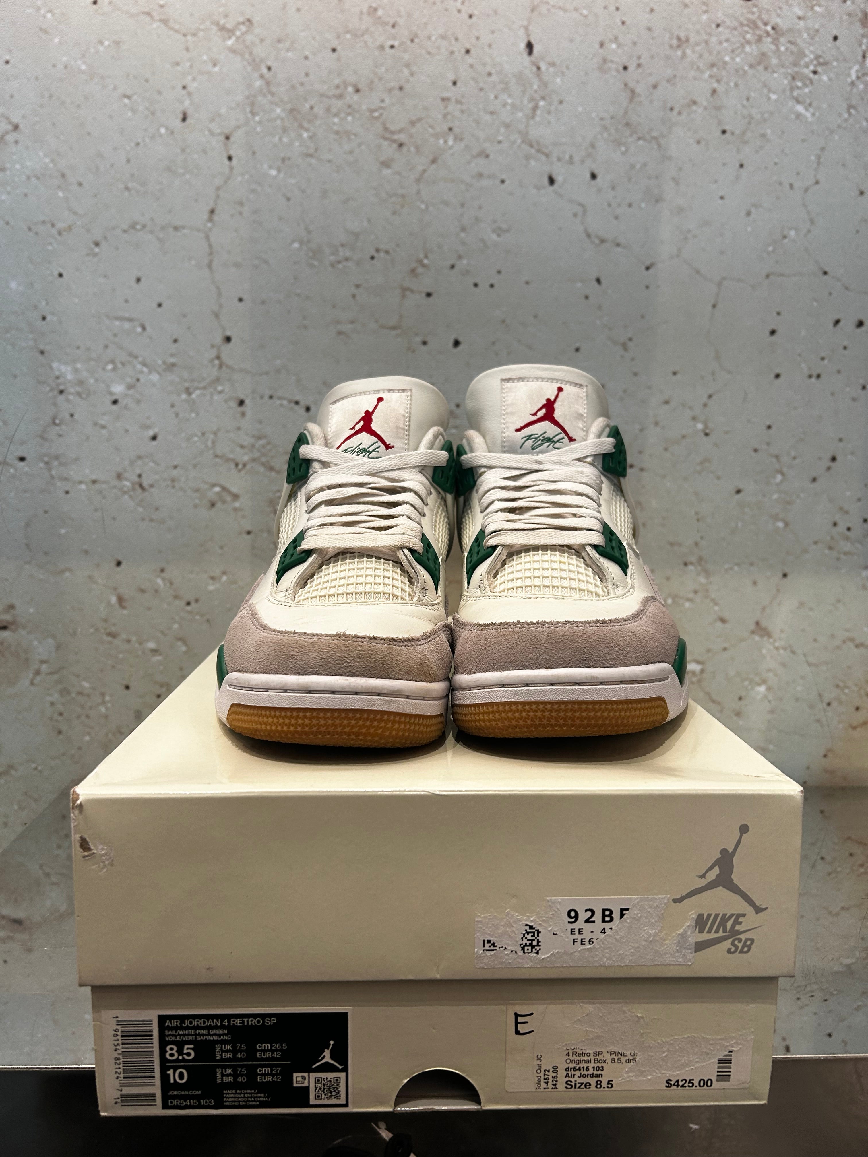 Jordan 4 SB "Pine Green" Size 8.5 Preowned