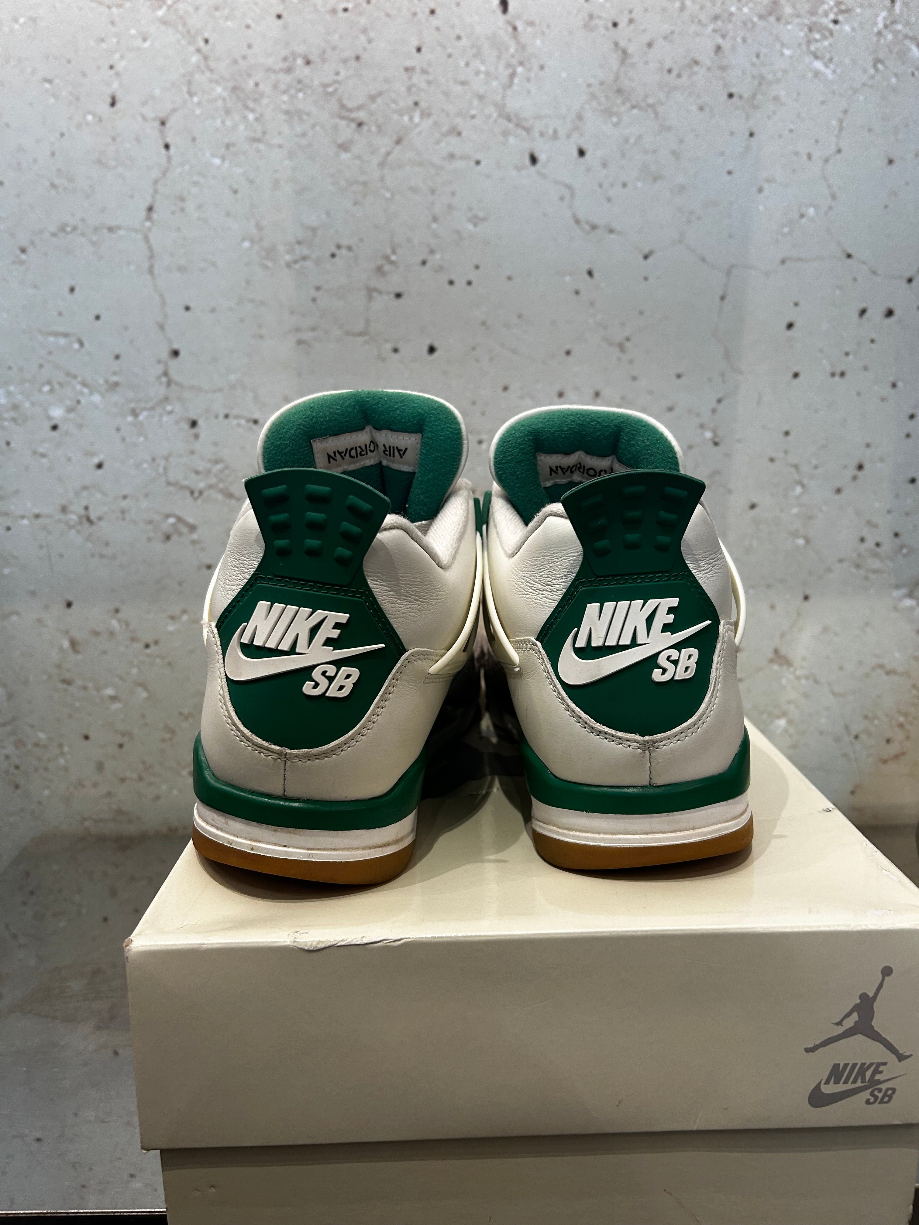 Jordan 4 SB "Pine Green" Size 8.5 Preowned