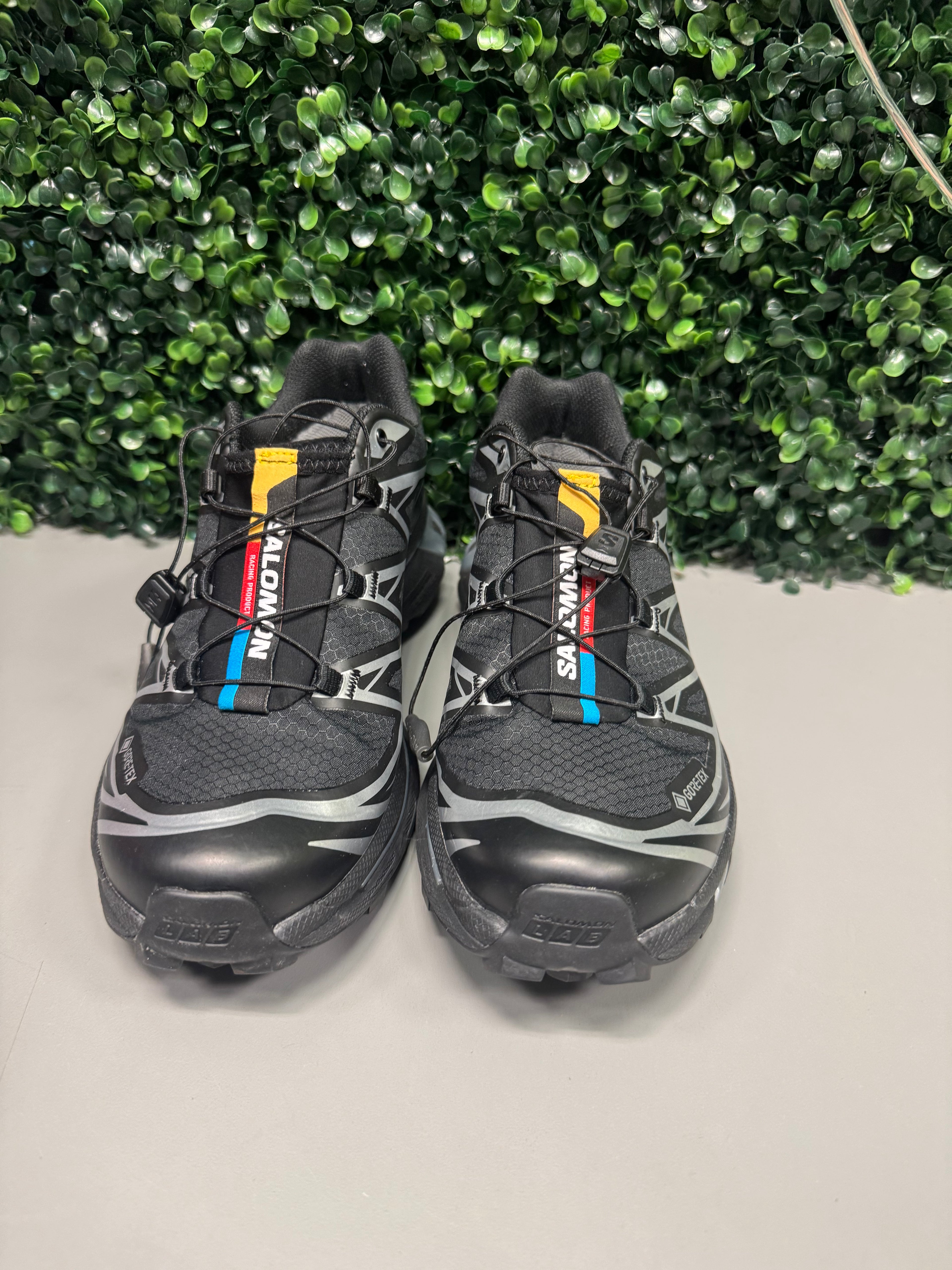 Salomon Gore-Tex Size 7.5M / 9W Preowned