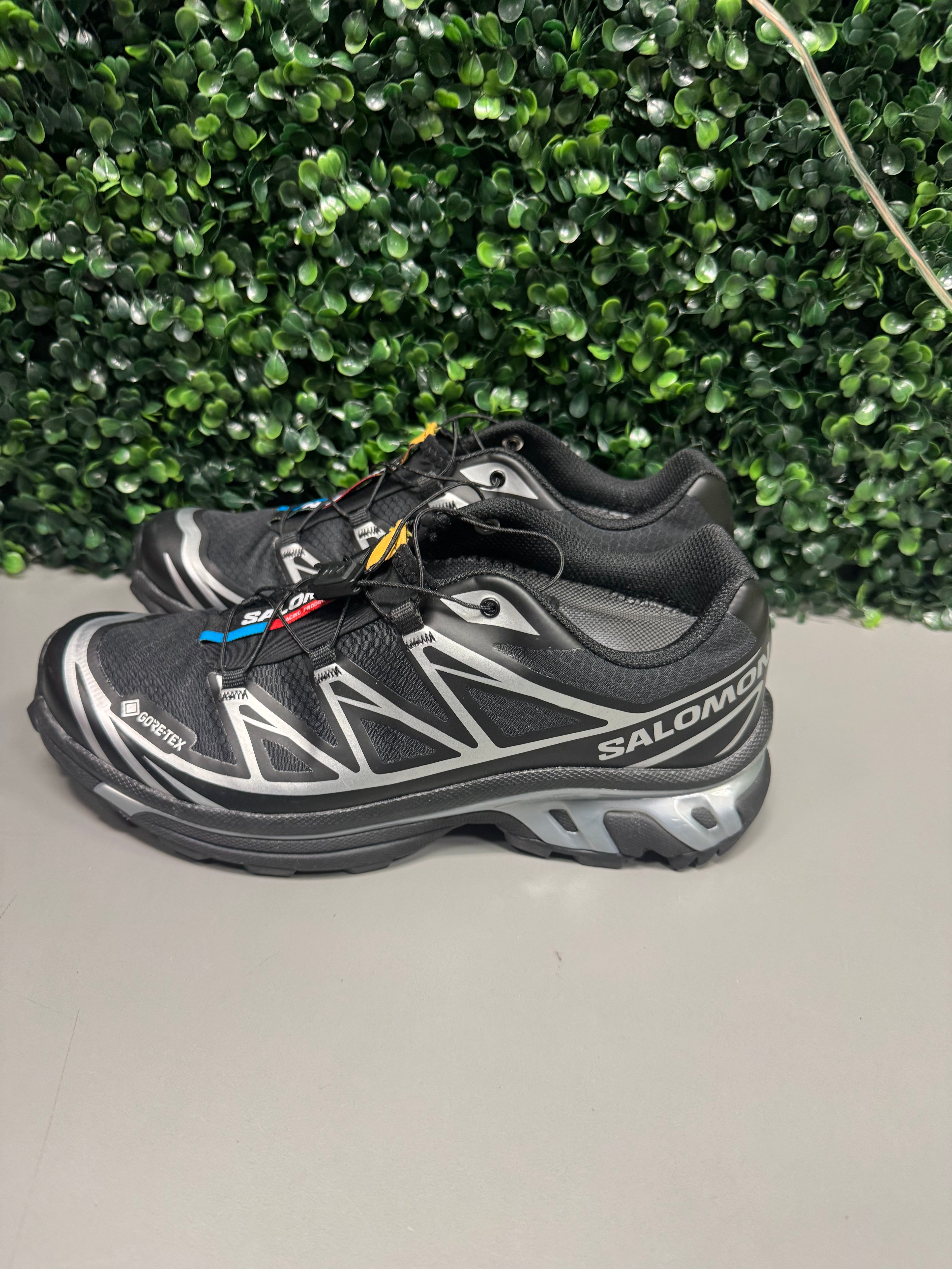 Salomon Gore-Tex Size 7.5M / 9W Preowned
