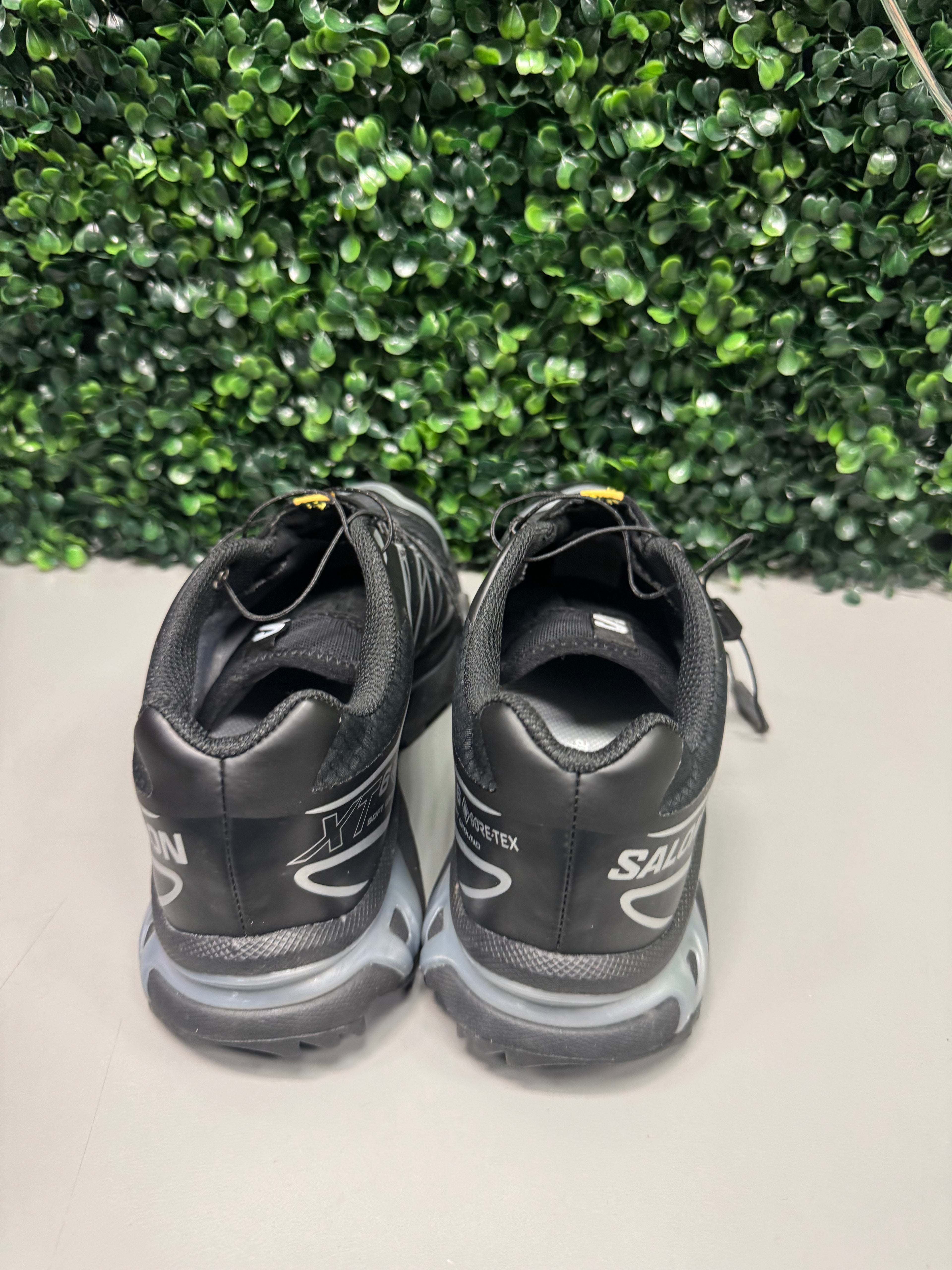 Salomon Gore-Tex Size 7.5M / 9W Preowned