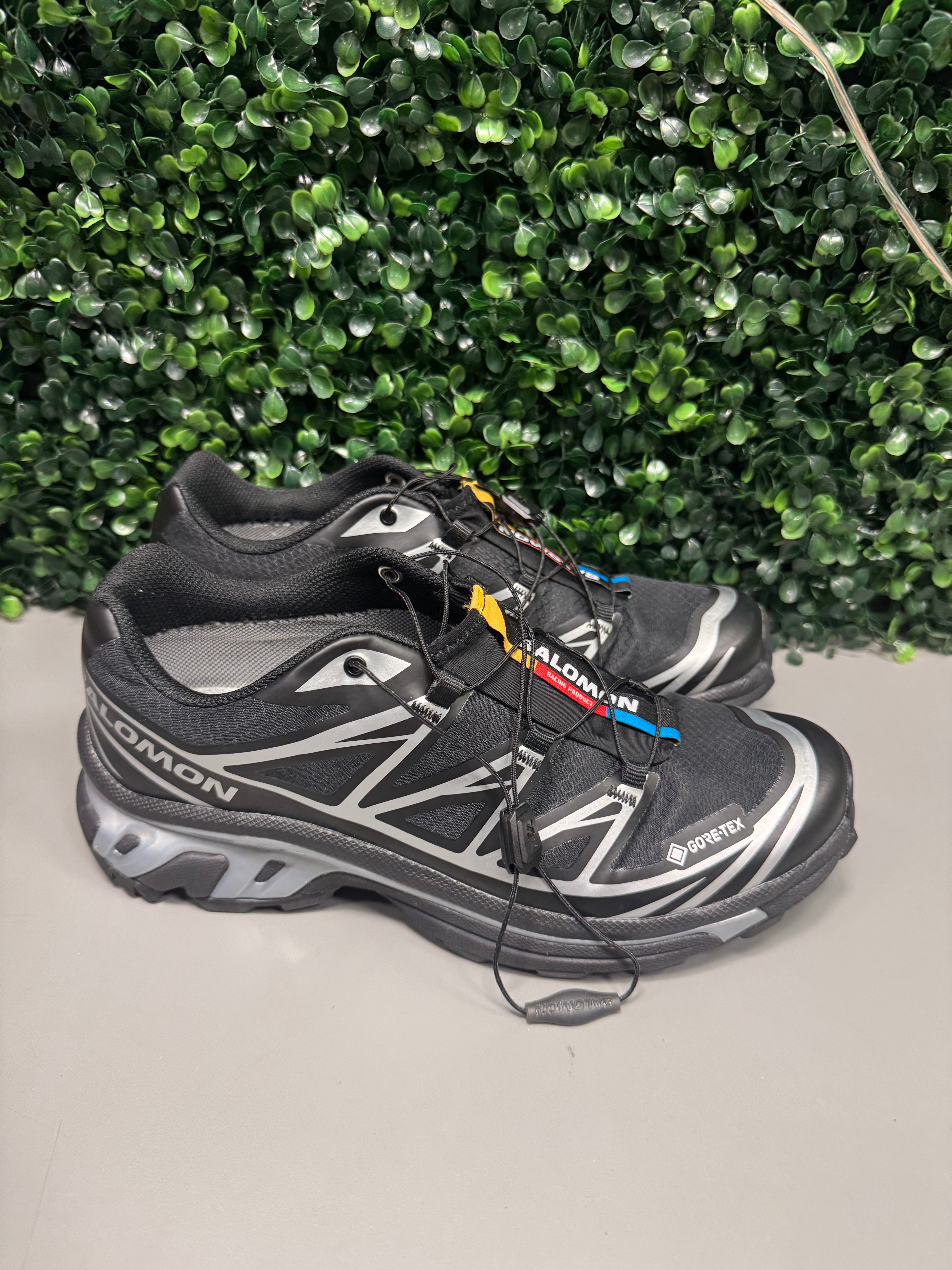 Salomon Gore-Tex Size 7.5M / 9W Preowned