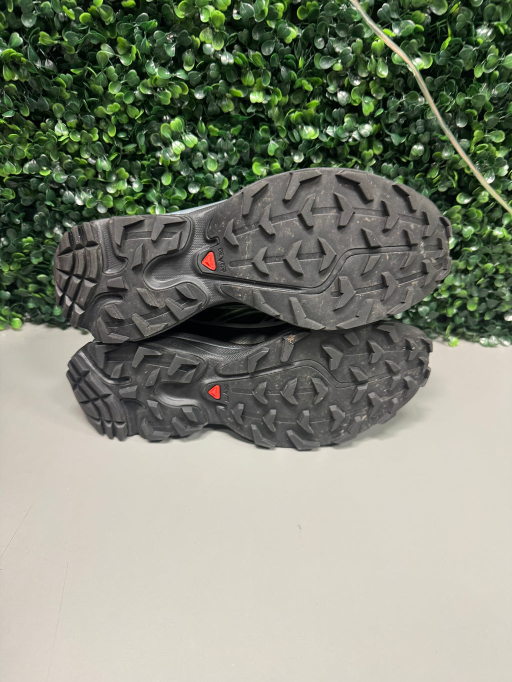 Salomon Gore-Tex Size 7.5M / 9W Preowned