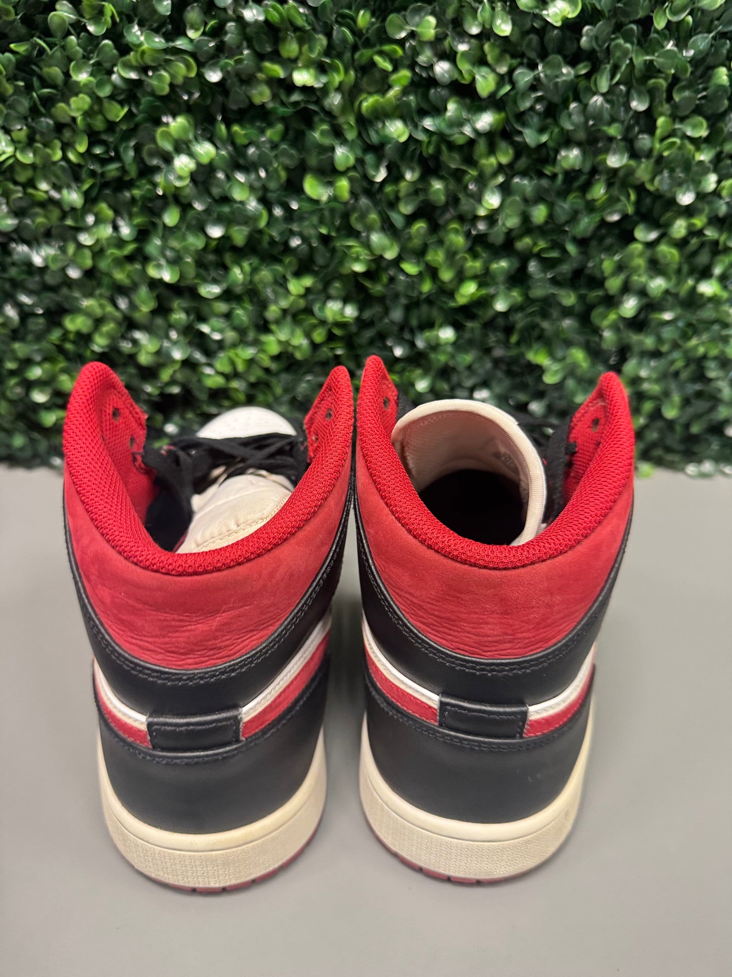 Jordan 1 Mid "Gym Red" Size 10.5 Preowned