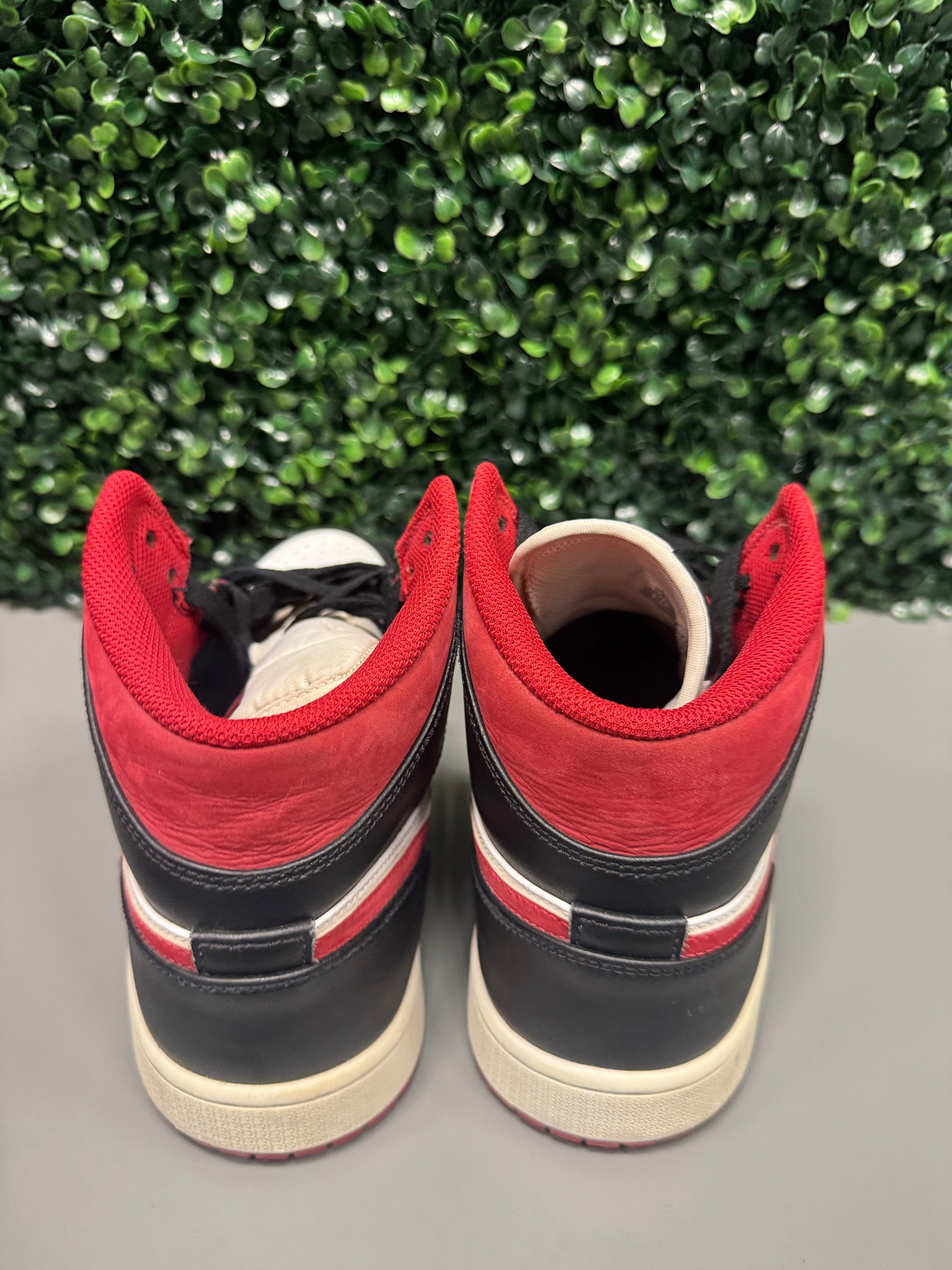 Jordan 1 Mid "Gym Red" Size 10.5 Preowned