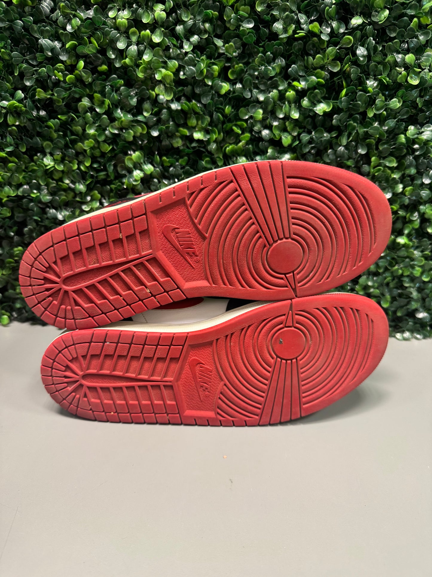 Jordan 1 Mid "Gym Red" Size 10.5 Preowned