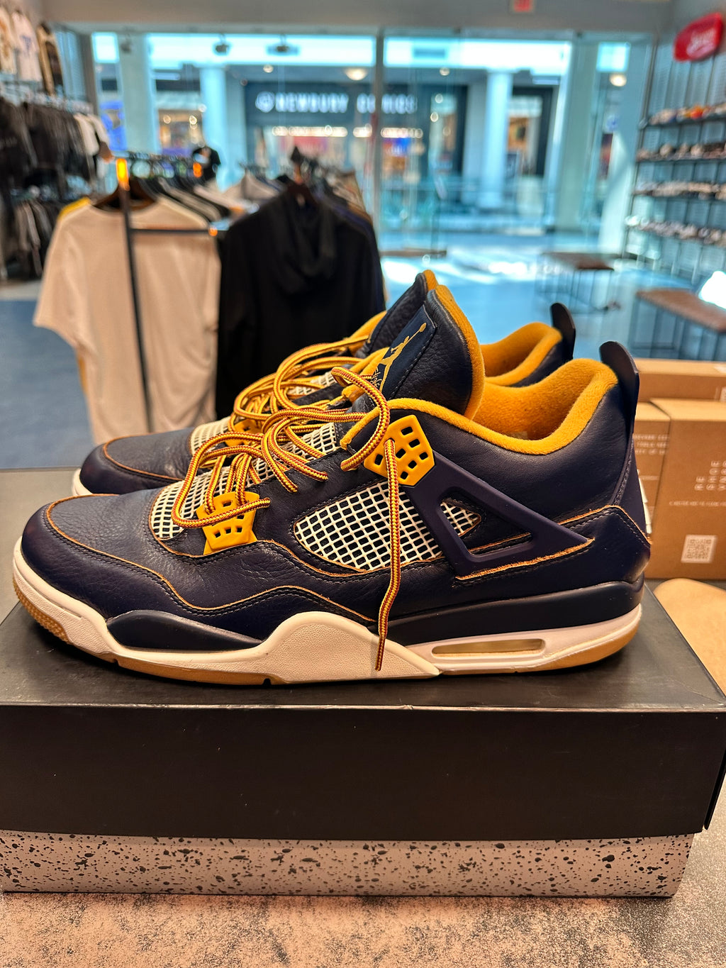 Jordan 4 Retro "Dunk From Above" Size 15 Preowned