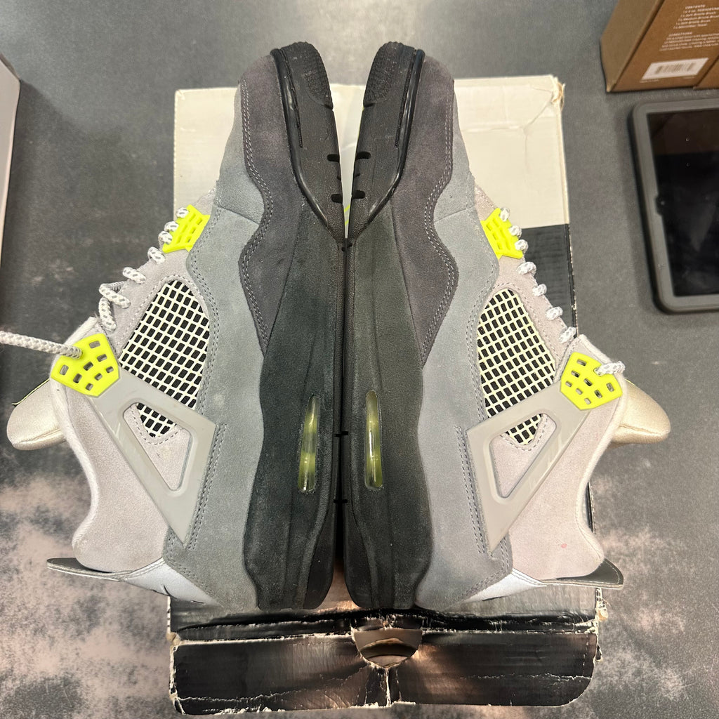 Jordan 4 Retro SE 95 "Neon" Size 11 Preowned