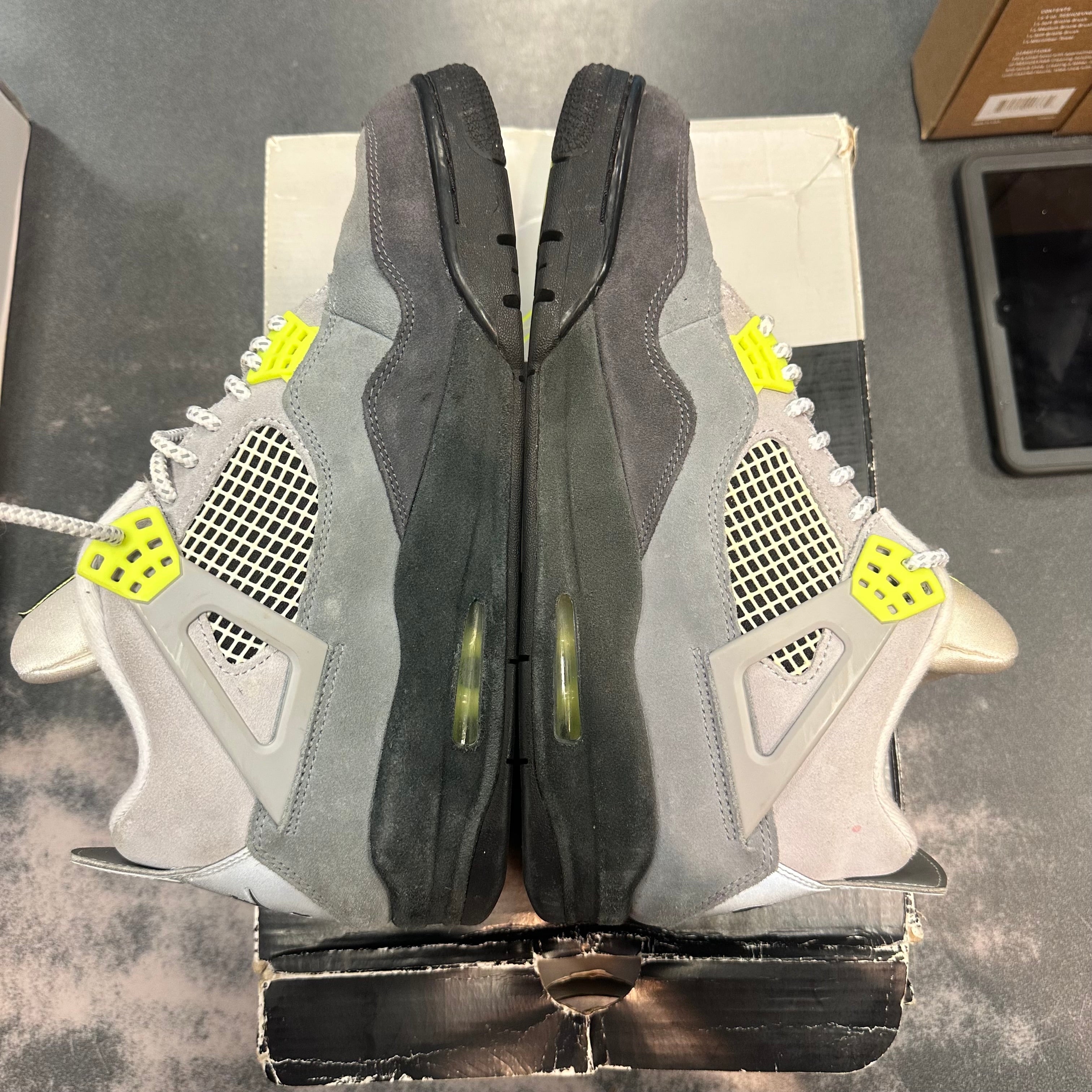 Jordan 4 Retro SE 95 "Neon" Size 11 Preowned
