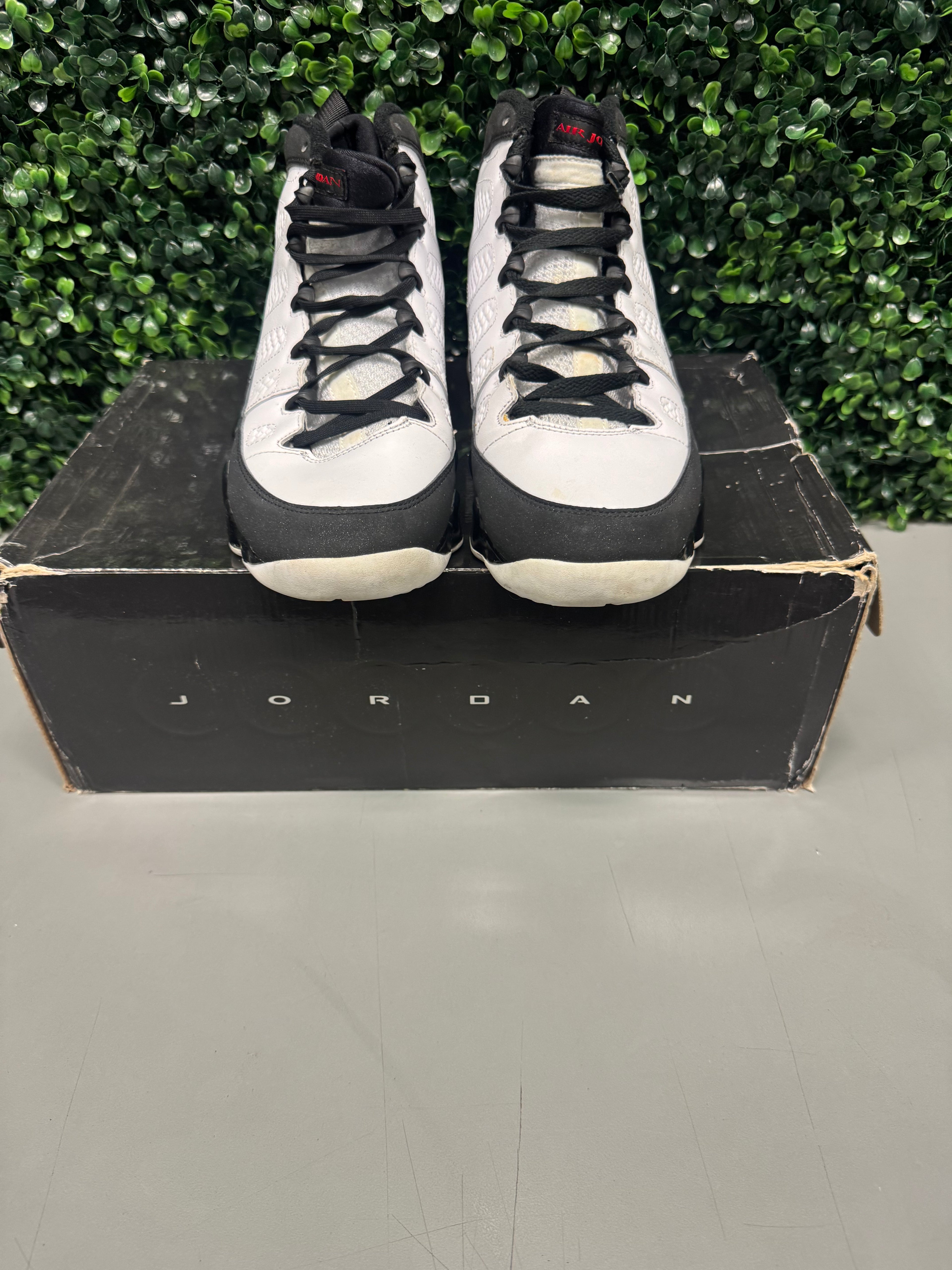 Jordan 9 "White Black Red" (2010) Size 8.5 Preowned
