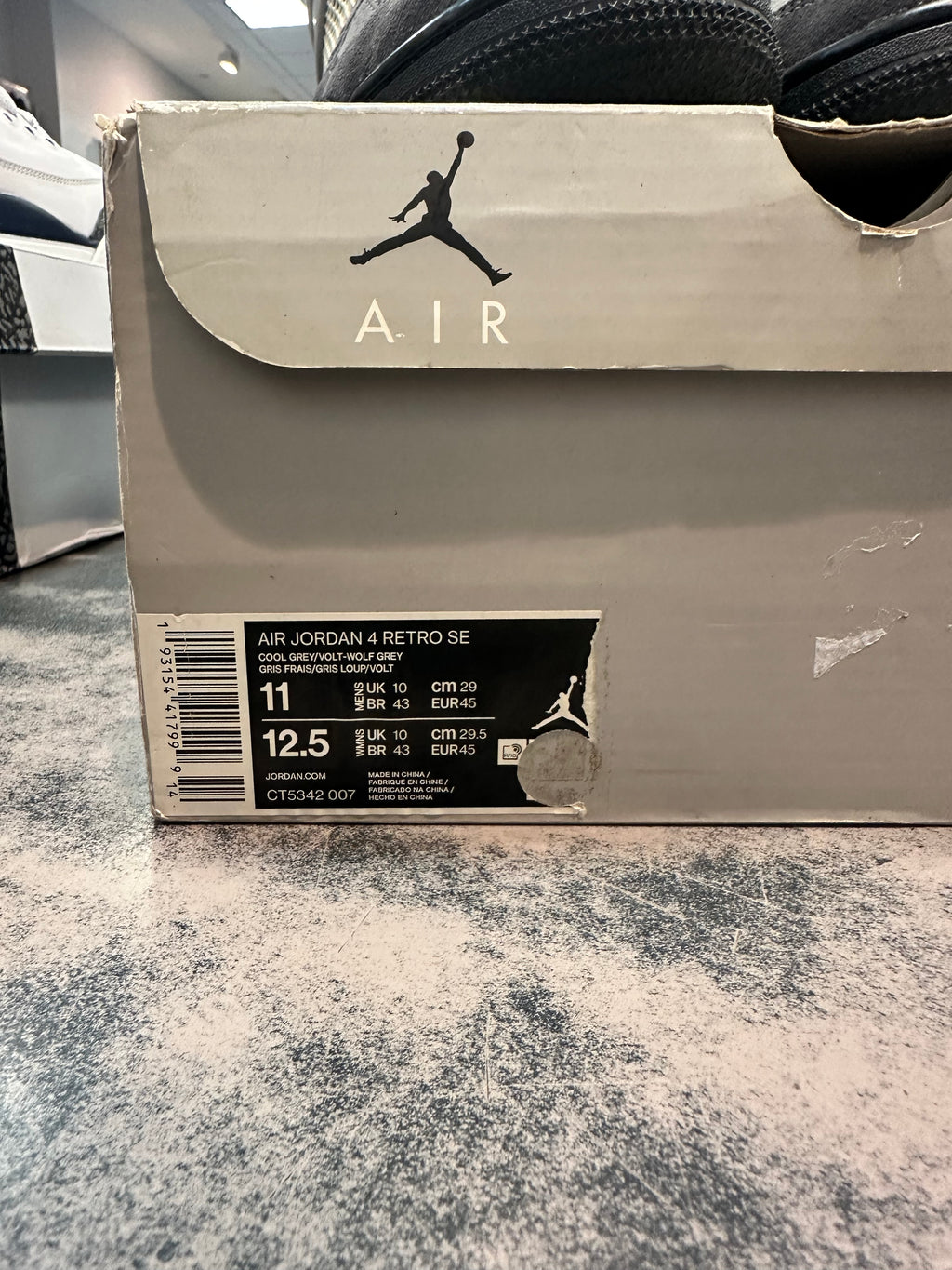 Jordan 4 Retro SE 95 "Neon" Size 11 Preowned