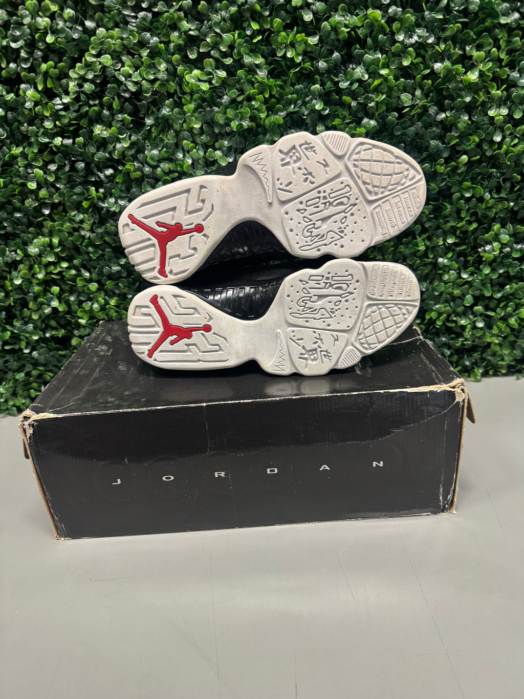 Jordan 9 "White Black Red" (2010) Size 8.5 Preowned
