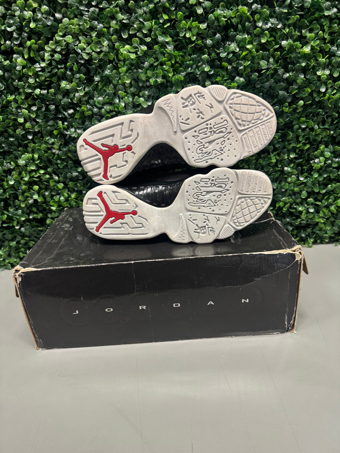 Jordan 9 "White Black Red" (2010) Size 8.5 Preowned