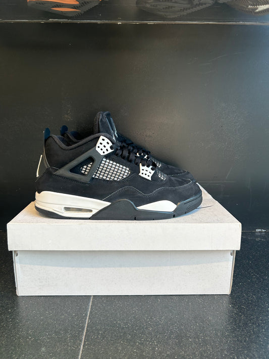 Jordan 4 Retro White Thunder Size 9.5 Preowned