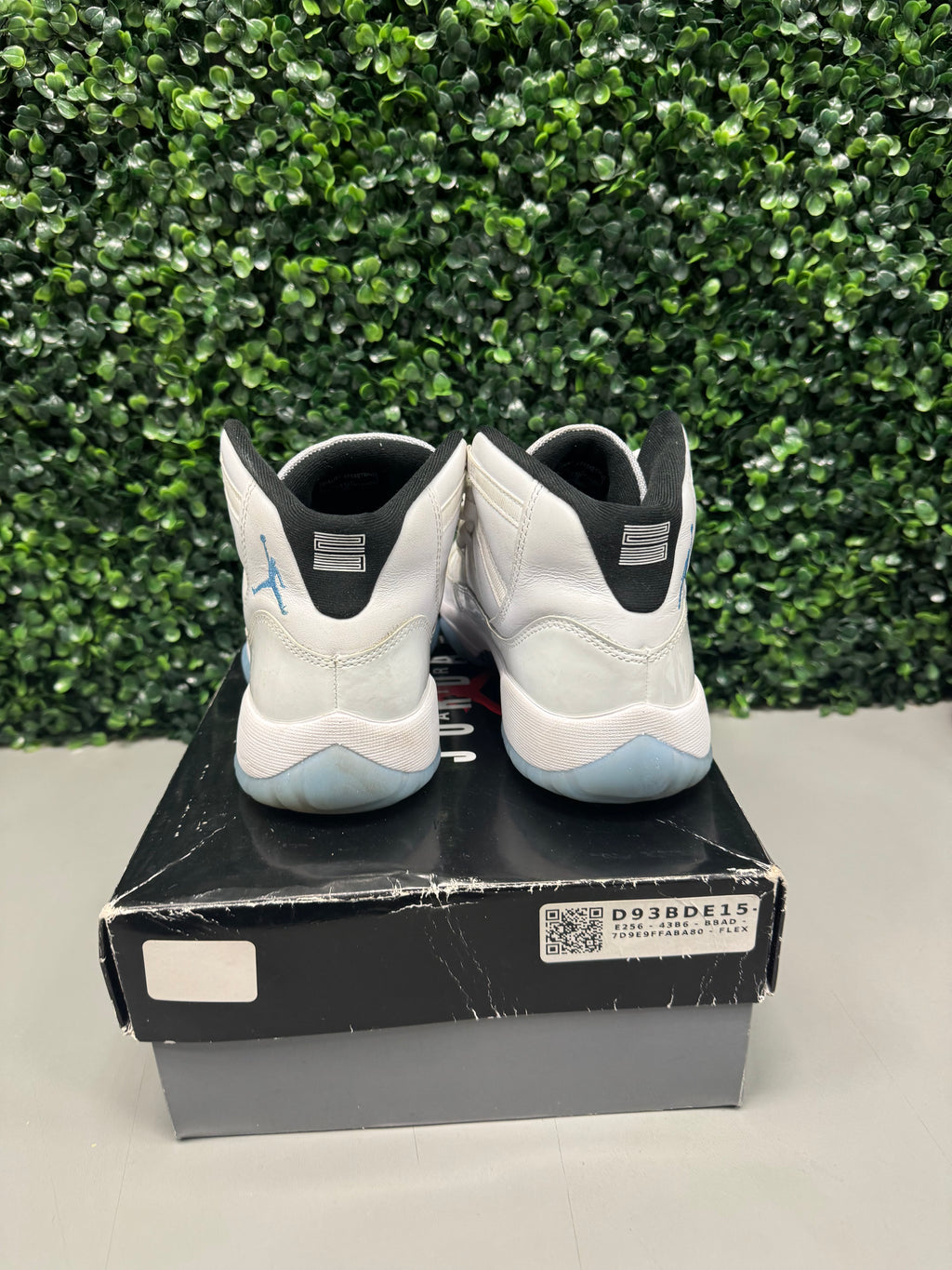 Jordan 11 Retro Legend Blue (2024) (GS) Size 7Y Preowned