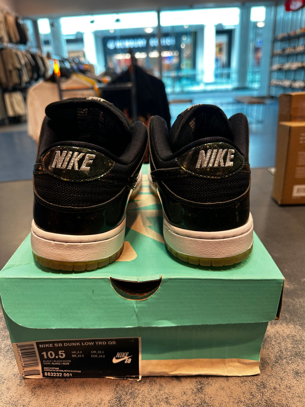 Nike SB Dunk Low "420 Intergalactic" Size 10.5 Preowned (VNDS)