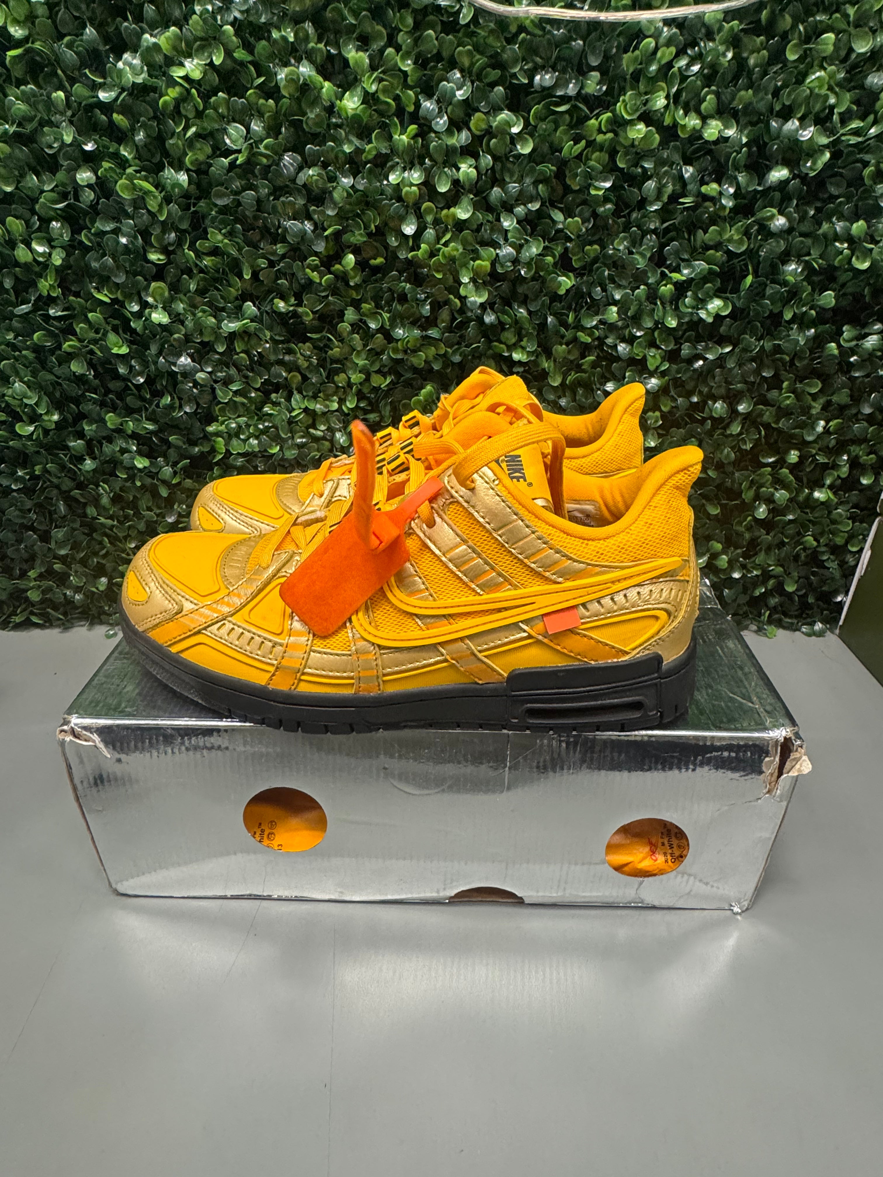 Nike Air Rubber Dunk Off-White "University Gold" Size 9 Preowned