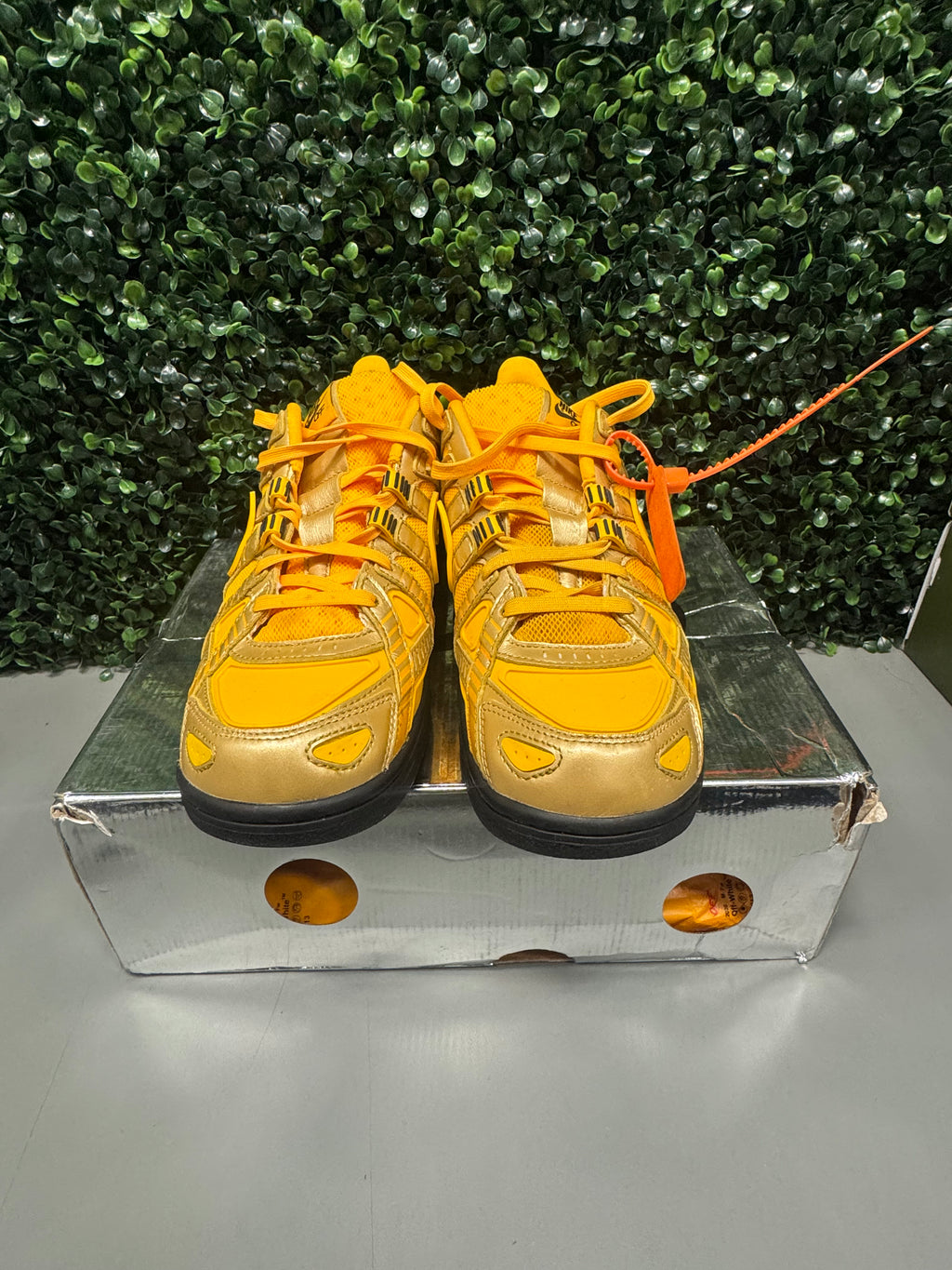 Nike Air Rubber Dunk Off-White "University Gold" Size 9 Preowned