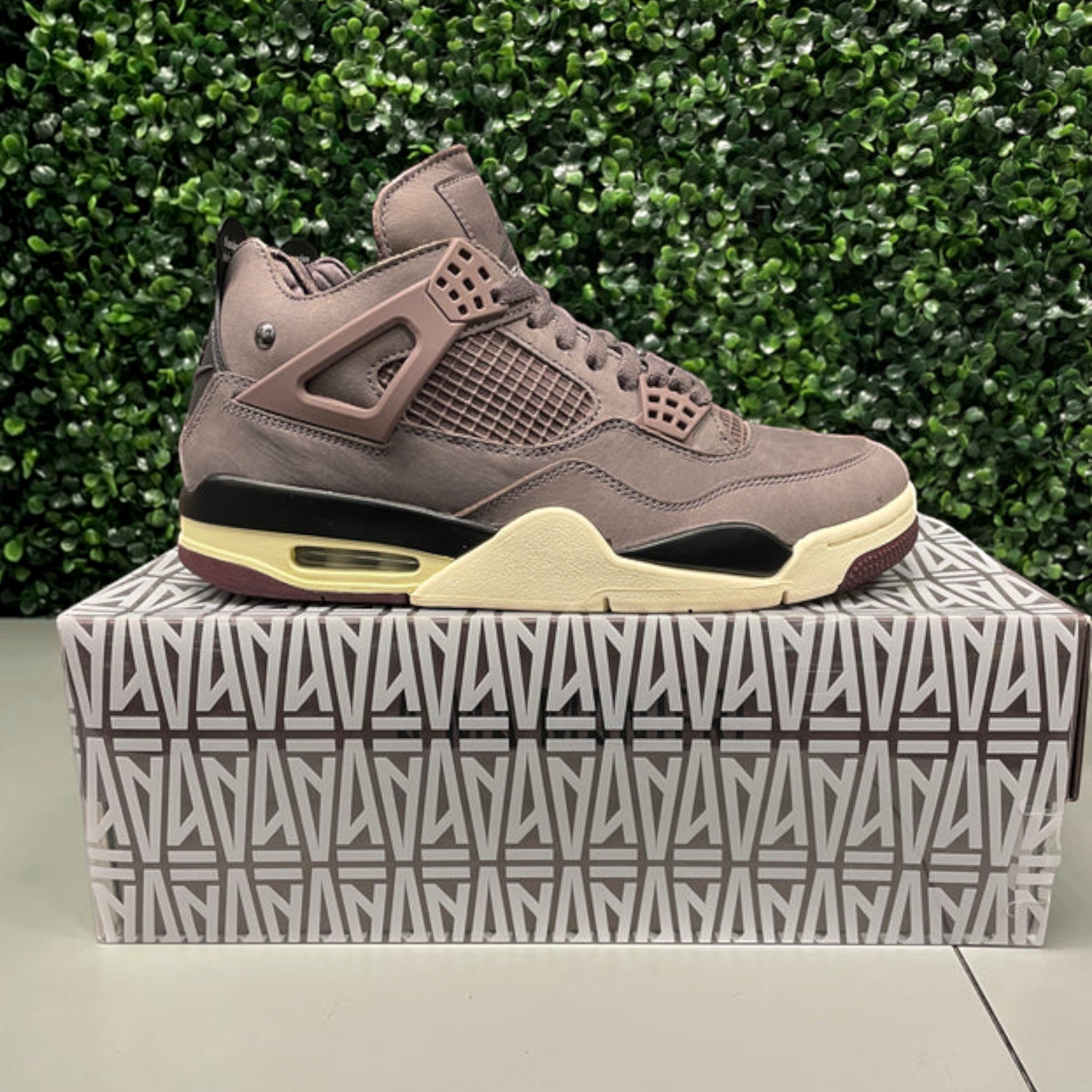 Jordan 4 Retro A Ma Maniére "Violet Ore" Size 9 Pre-Owned