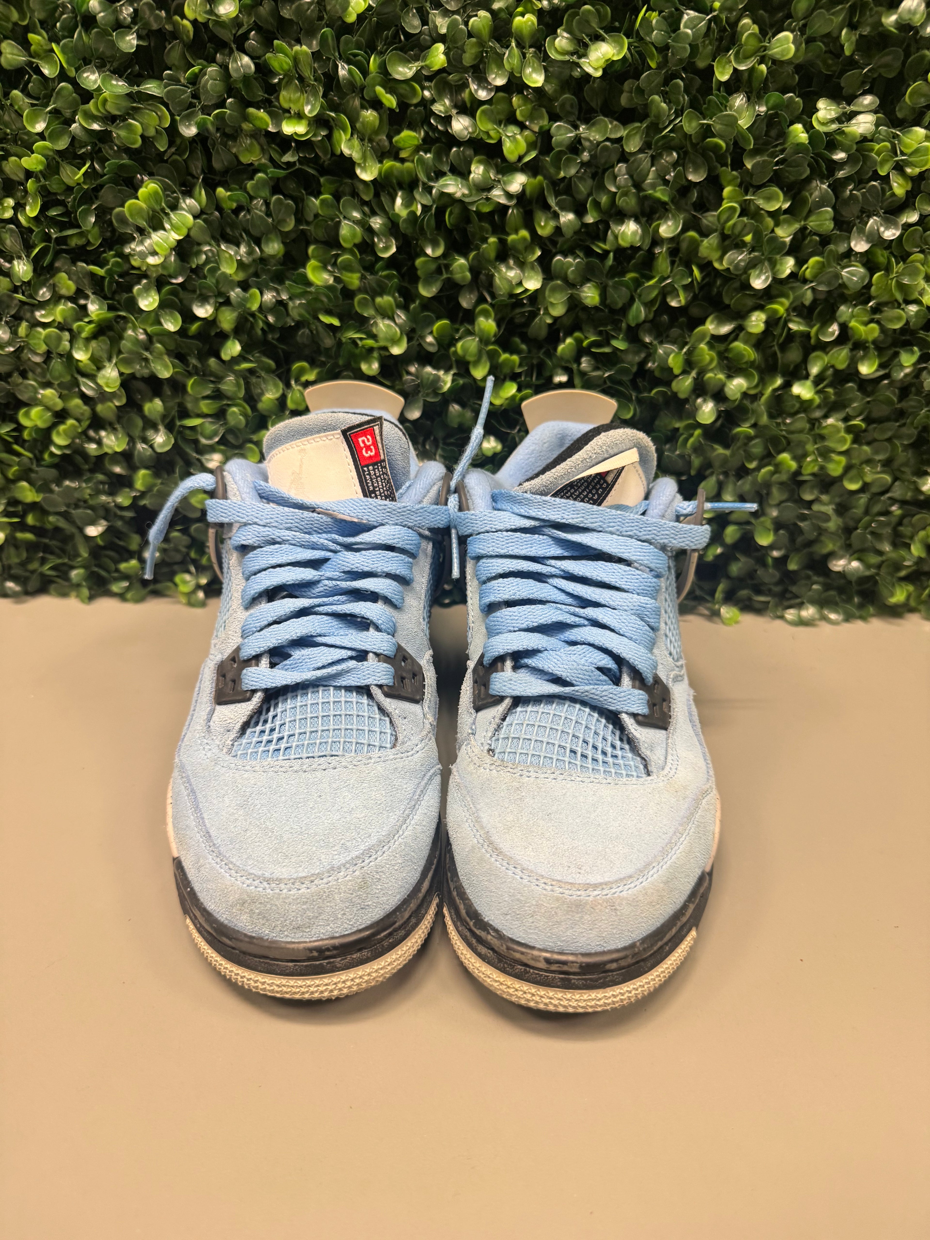 Jordan 4 "University Blue" Size 5.5Y Preowned