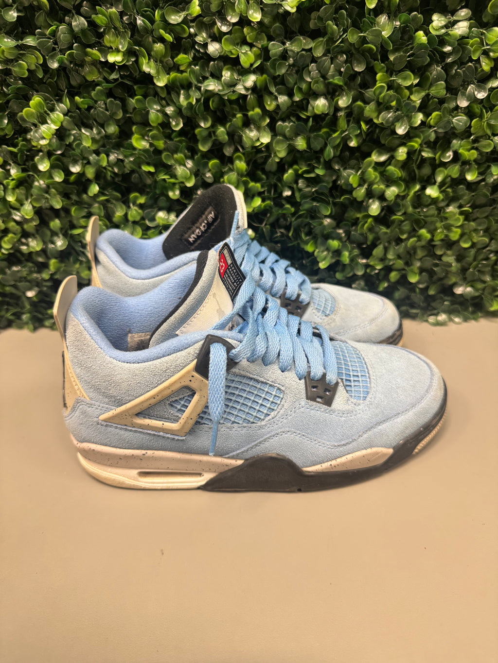 Jordan 4 "University Blue" Size 5.5Y Preowned