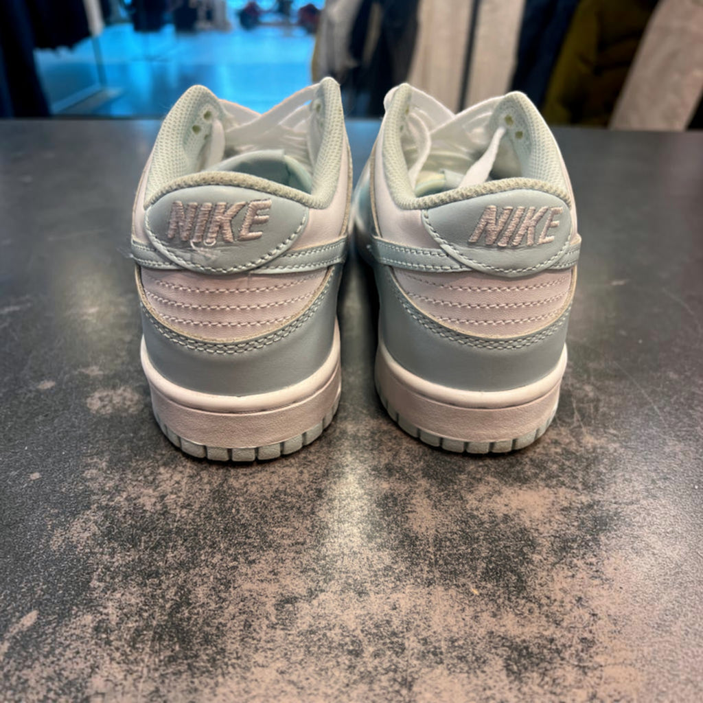 Nike Dunk Low "Glacier" Size 6Y Preowned