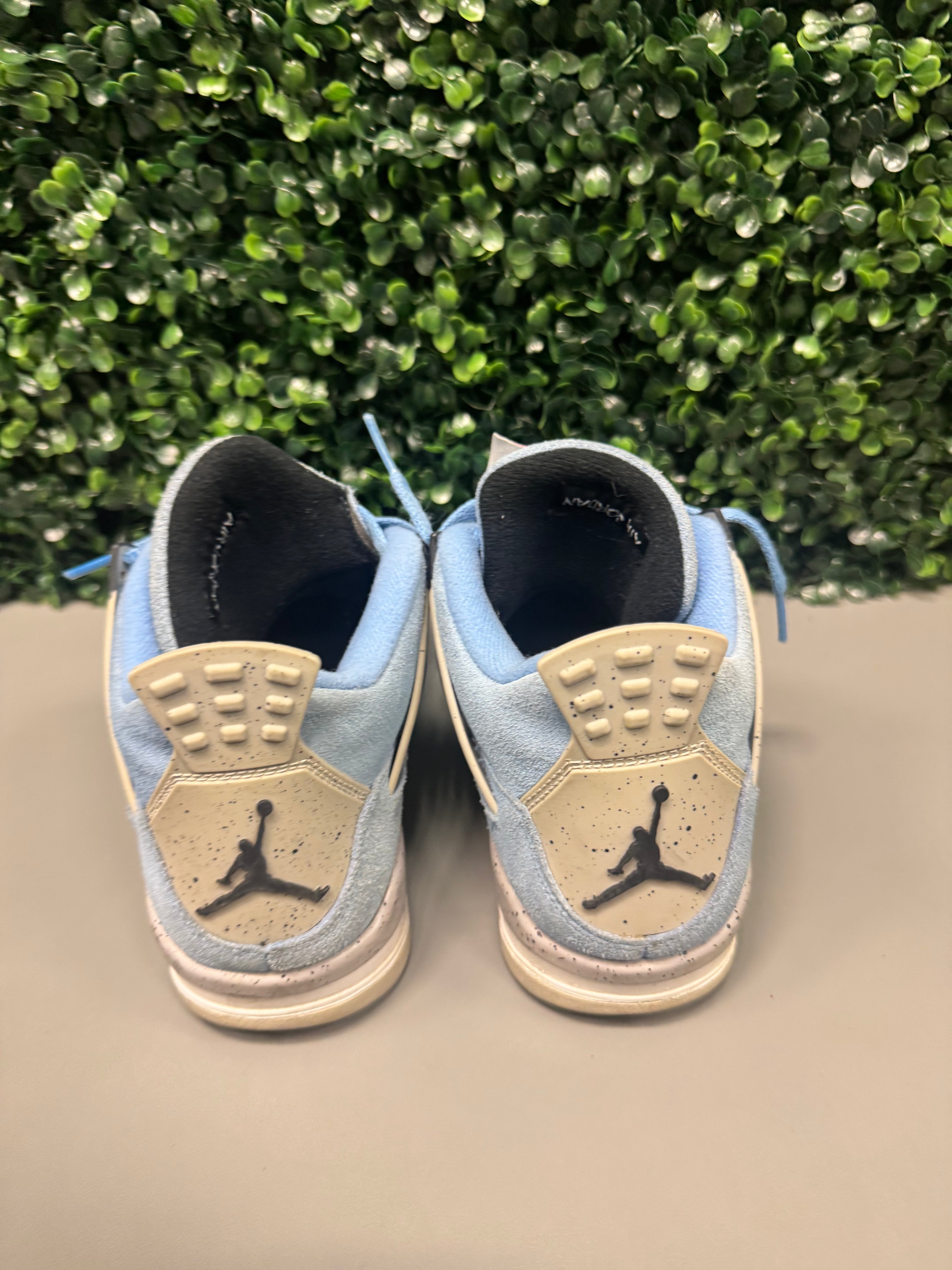 Jordan 4 "University Blue" Size 5.5Y Preowned