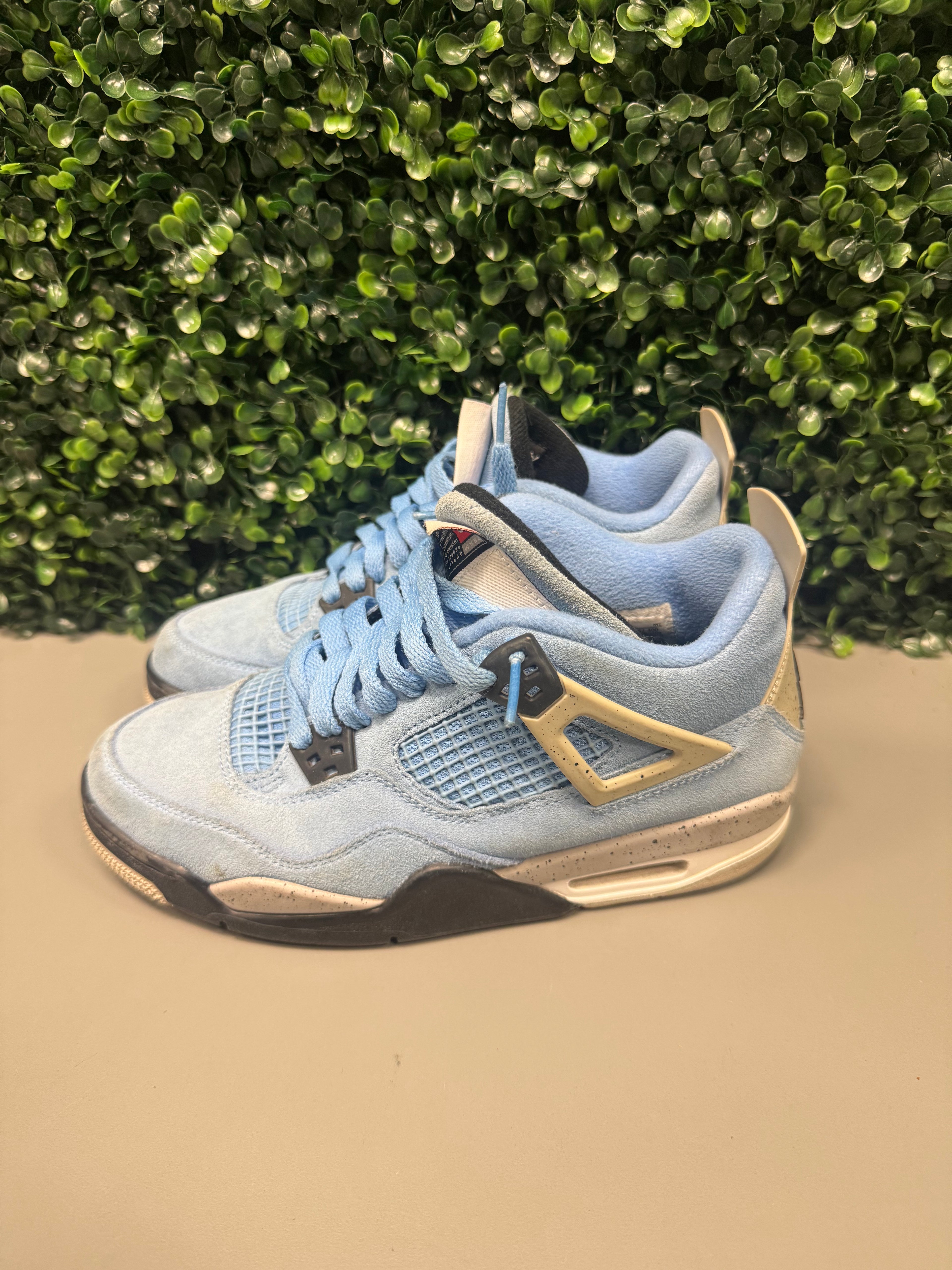 Jordan 4 "University Blue" Size 5.5Y Preowned