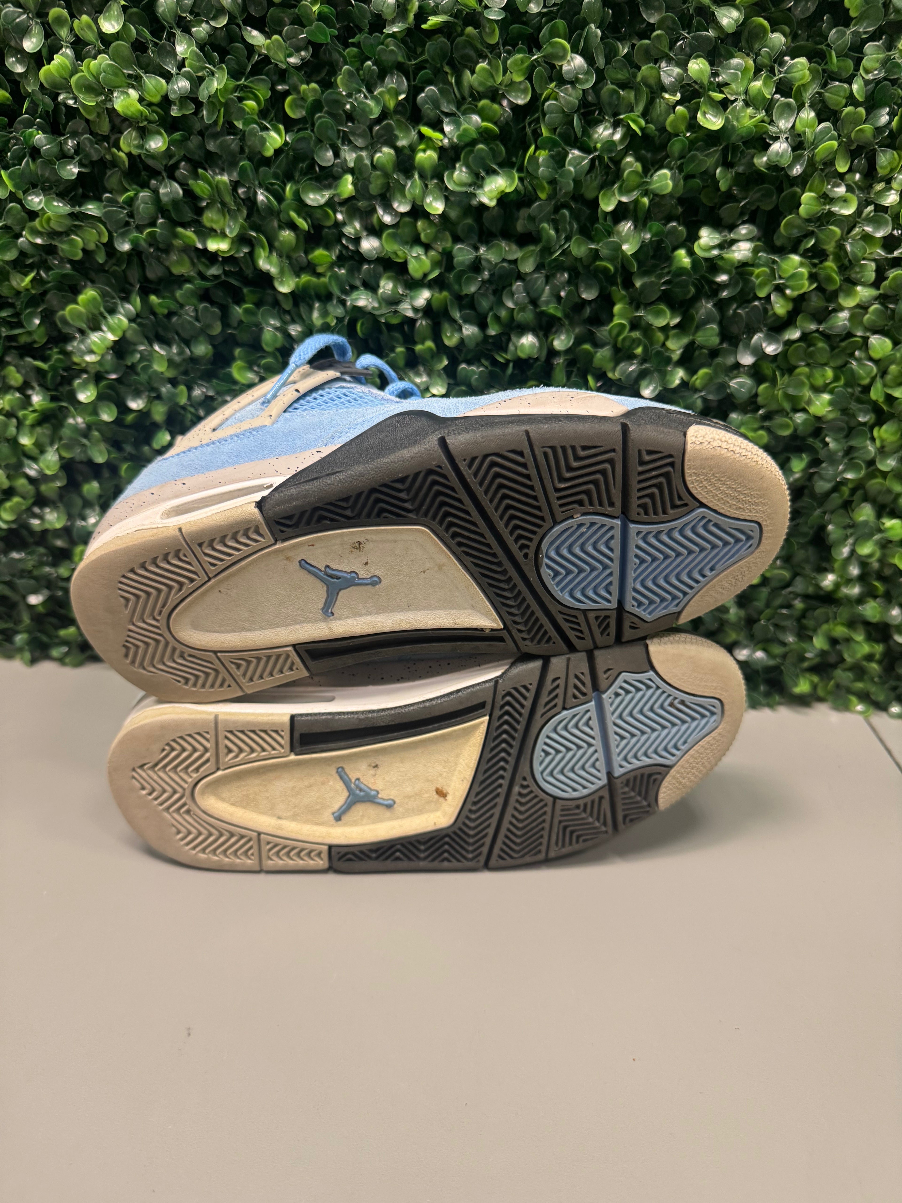 Jordan 4 "University Blue" Size 5.5Y Preowned