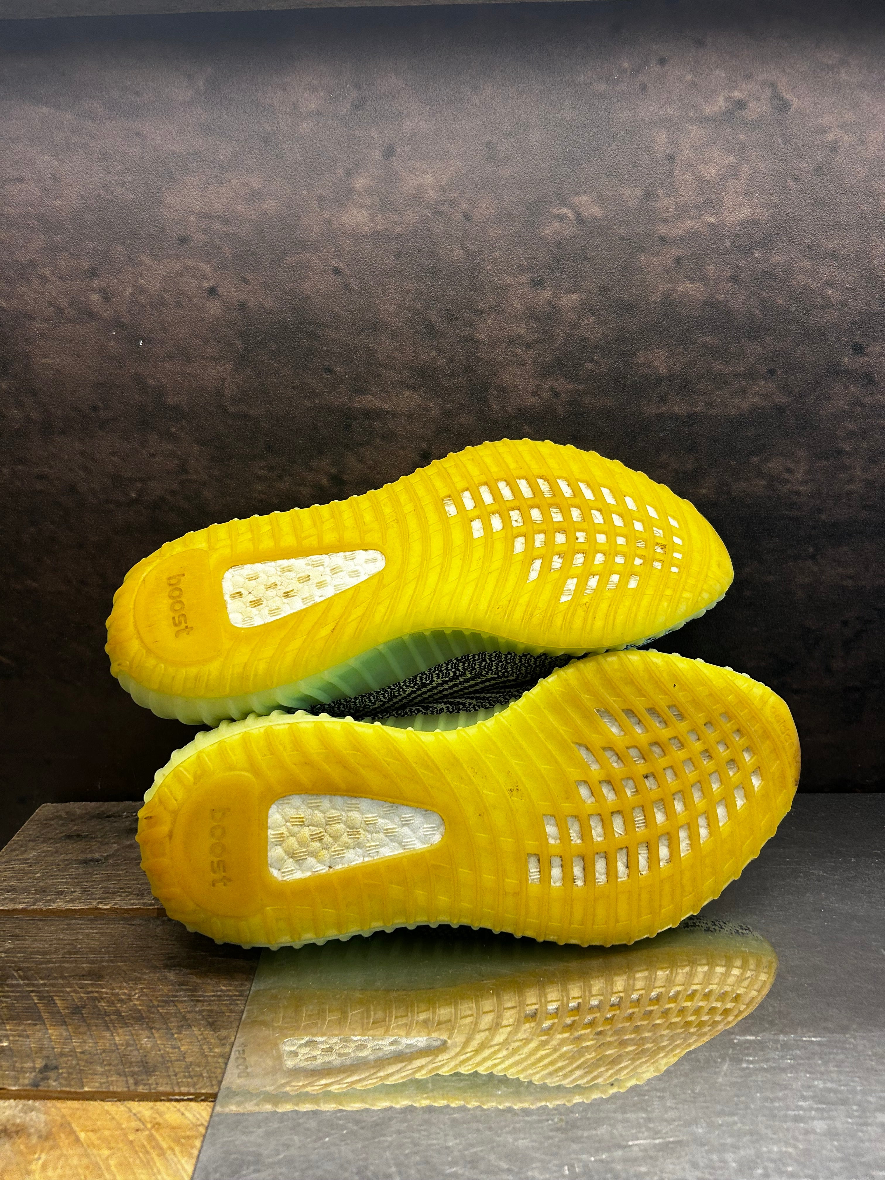Yeezy 350 "YeezReel" Size 9.5 Preowned