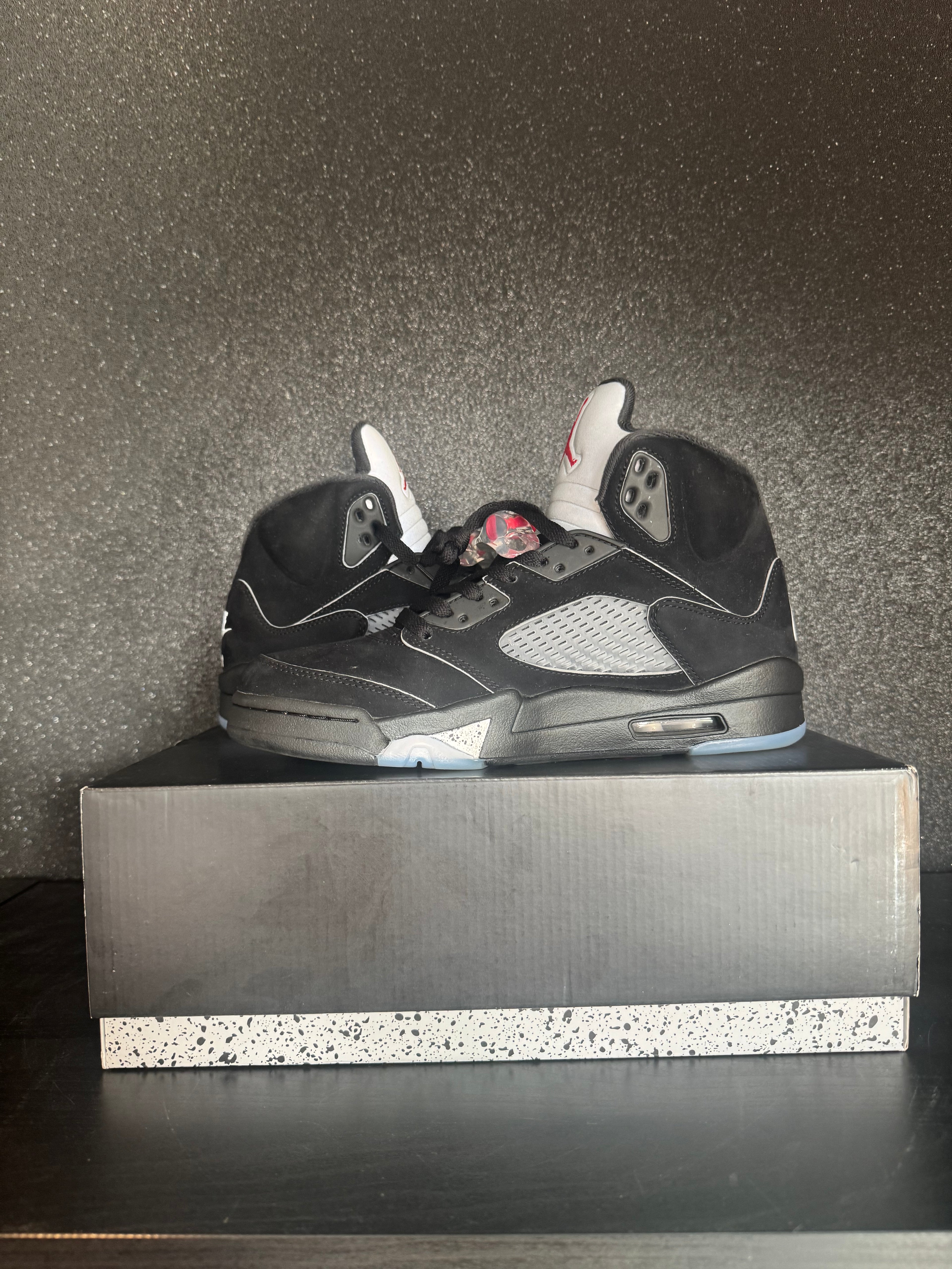 Jordan 5 'Black Metallic' Size 9 Preowned with box