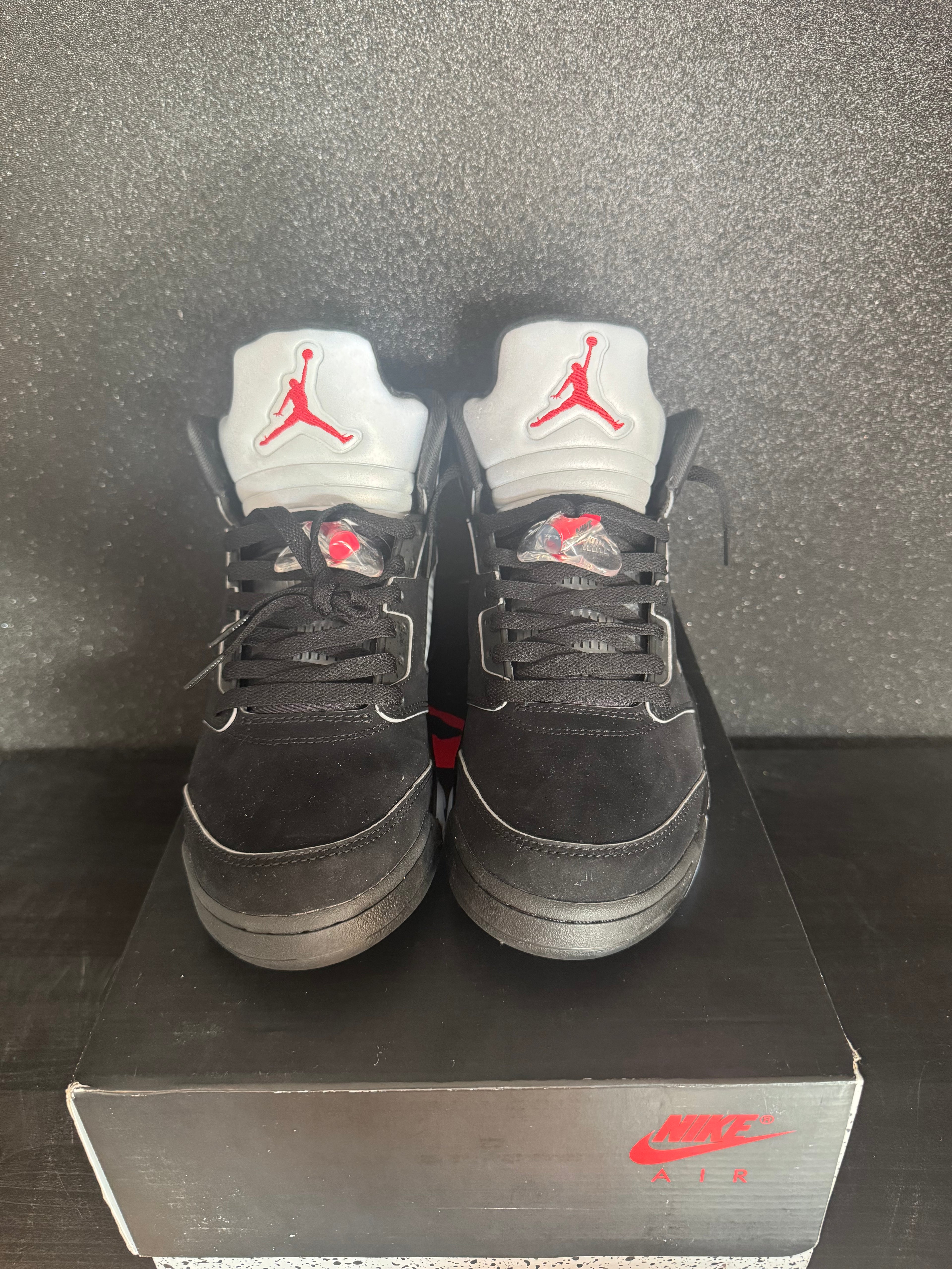 Jordan 5 'Black Metallic' Size 9 Preowned with box