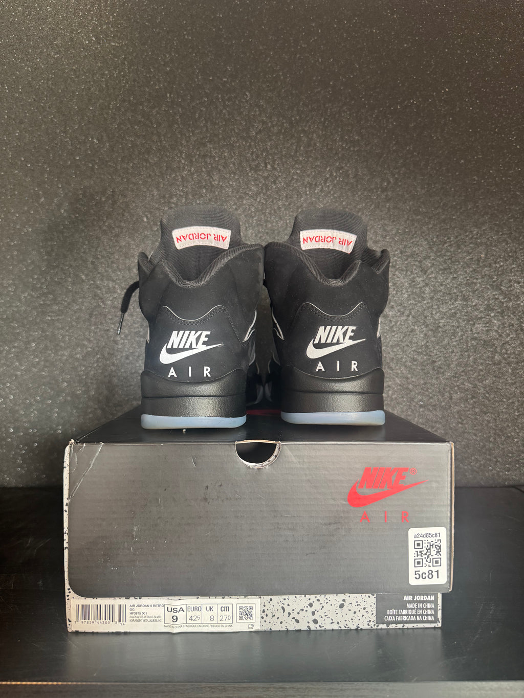 Jordan 5 'Black Metallic' Size 9 Preowned with box