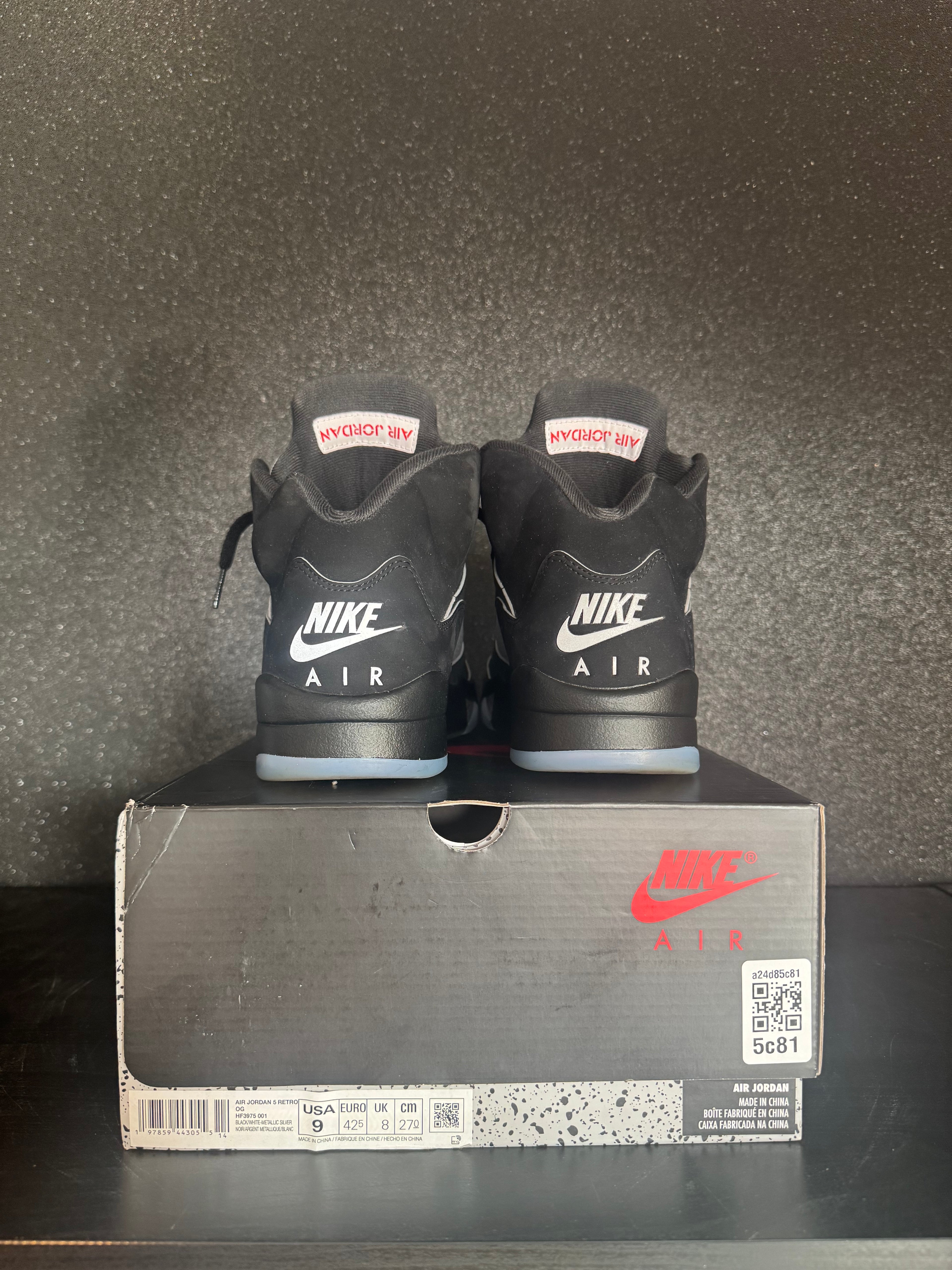 Jordan 5 'Black Metallic' Size 9 Preowned with box