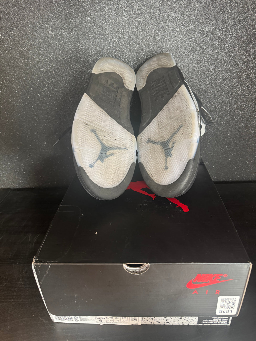 Jordan 5 'Black Metallic' Size 9 Preowned with box