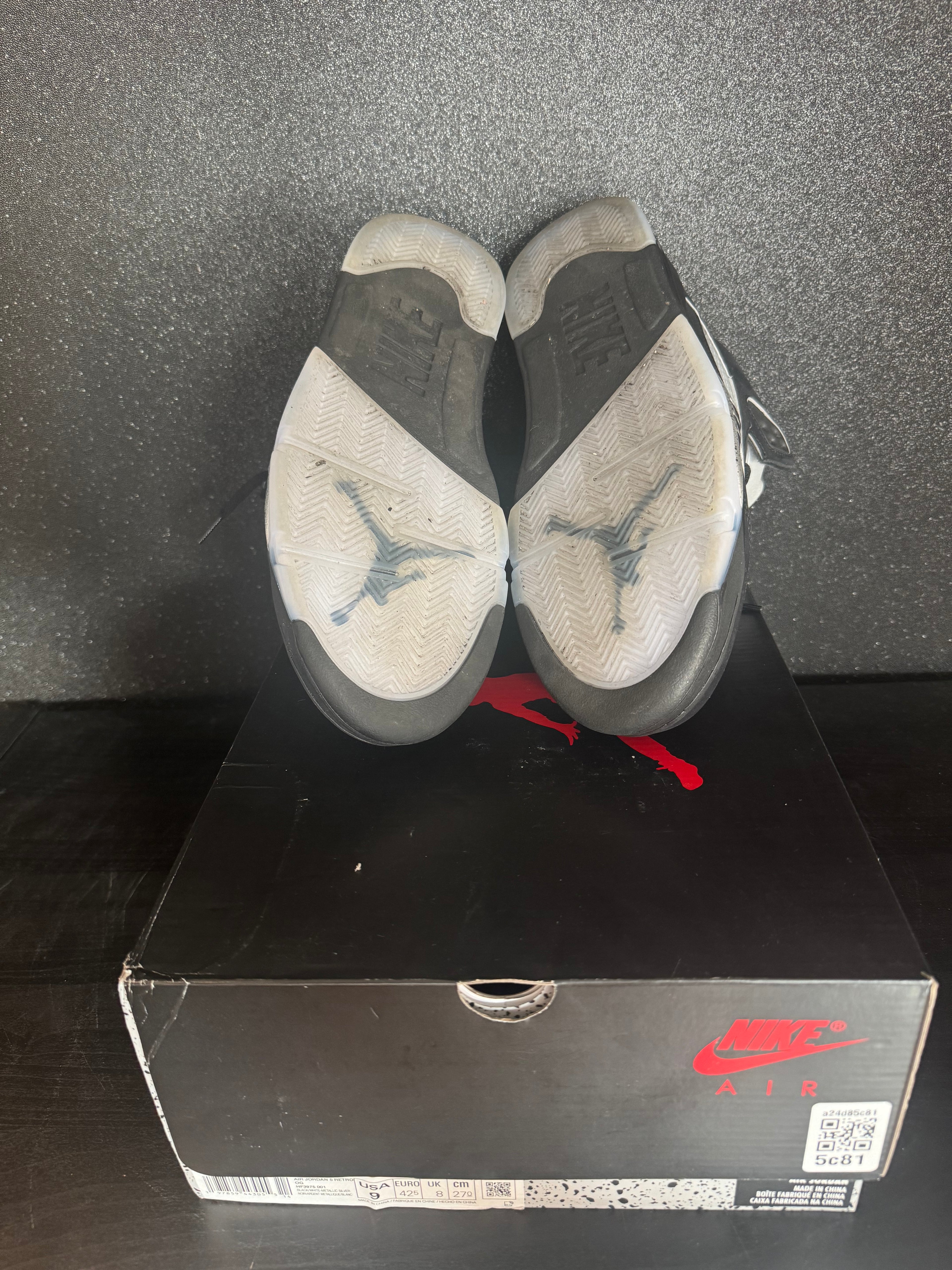 Jordan 5 'Black Metallic' Size 9 Preowned with box