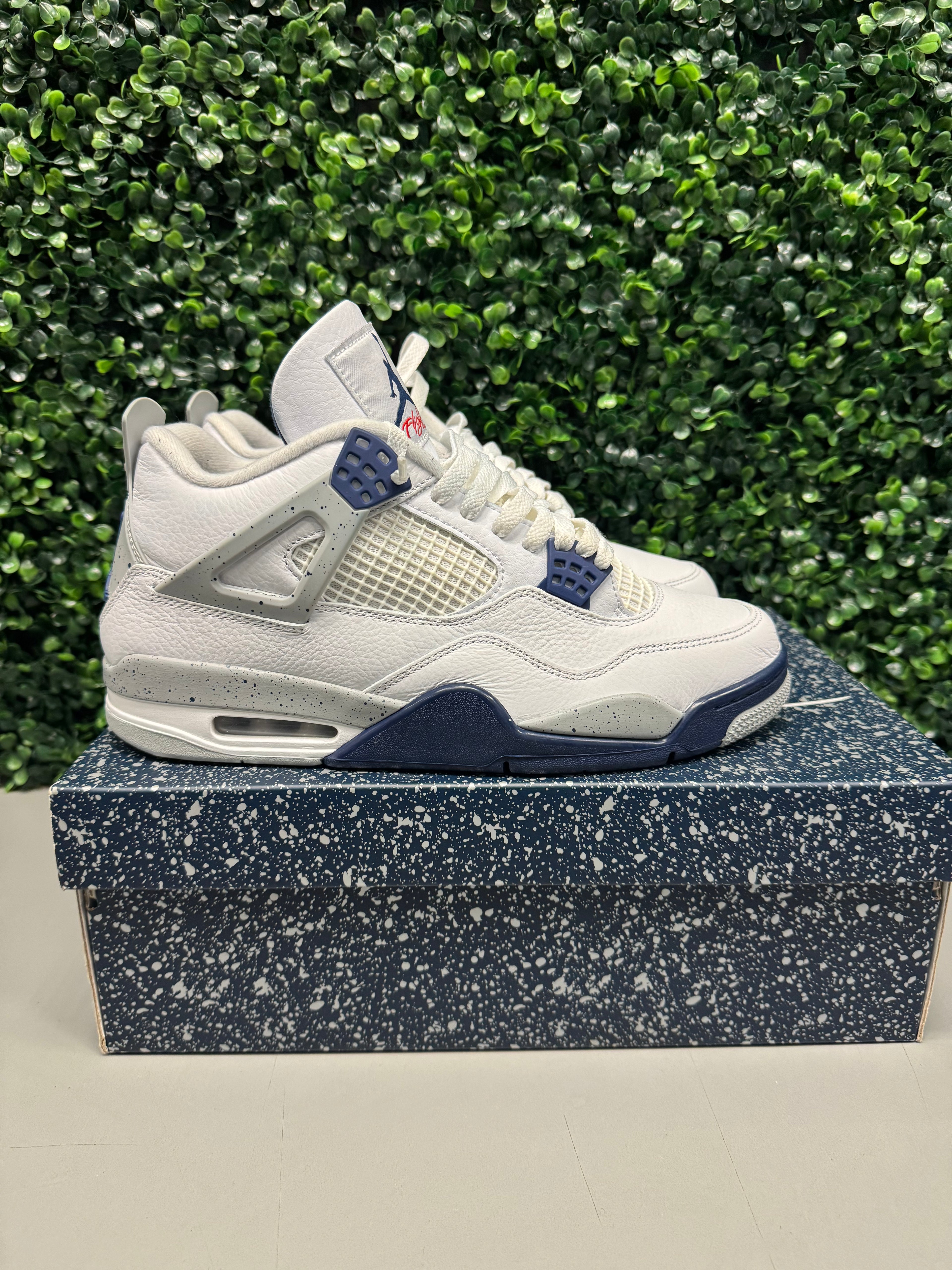 Jordan 4 "Midnight Navy" Size 10 Preowned